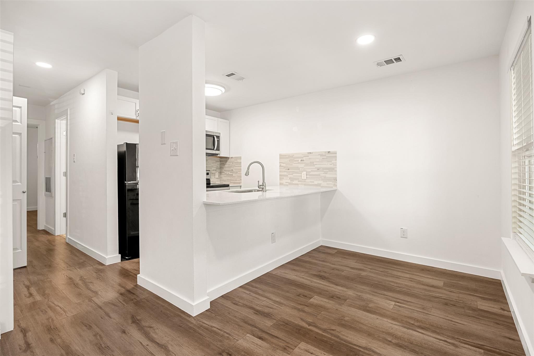 6409 Burns ST #106 — photo 4