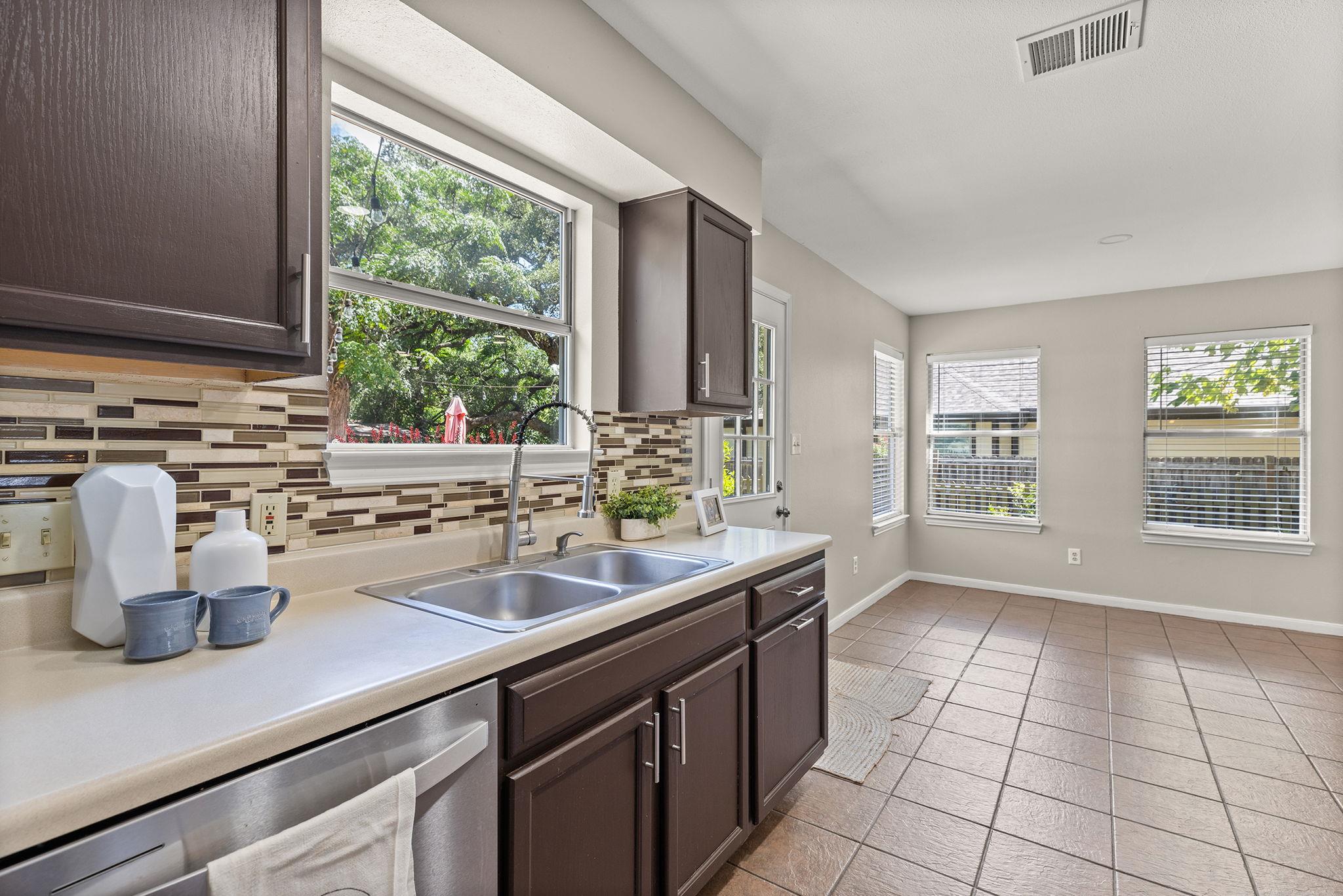 604 Post Oak CIR — photo 4