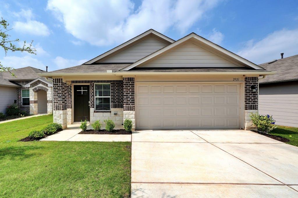 2921 Maryanne LN — photo 3