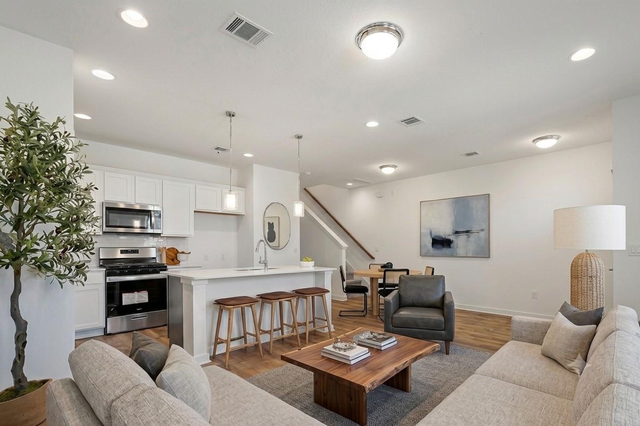 488 Orleanian DR #B — photo 3