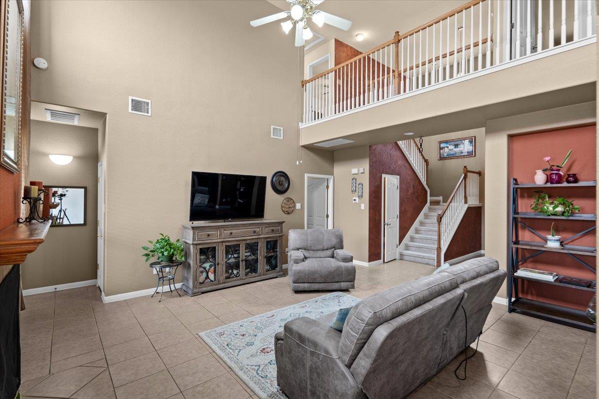 1201 Drake CV — photo 4