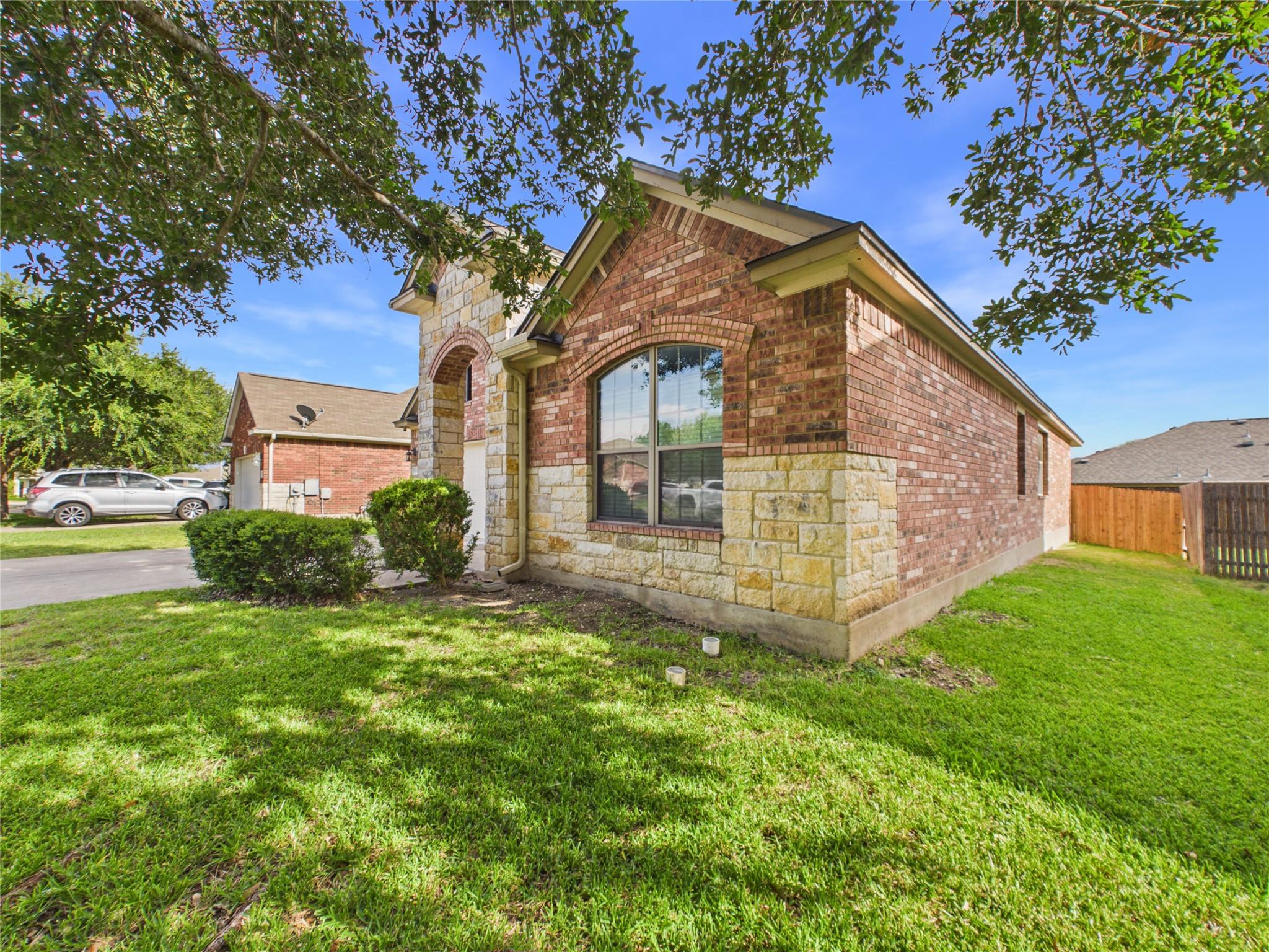 1070 Sussex WAY — photo 3