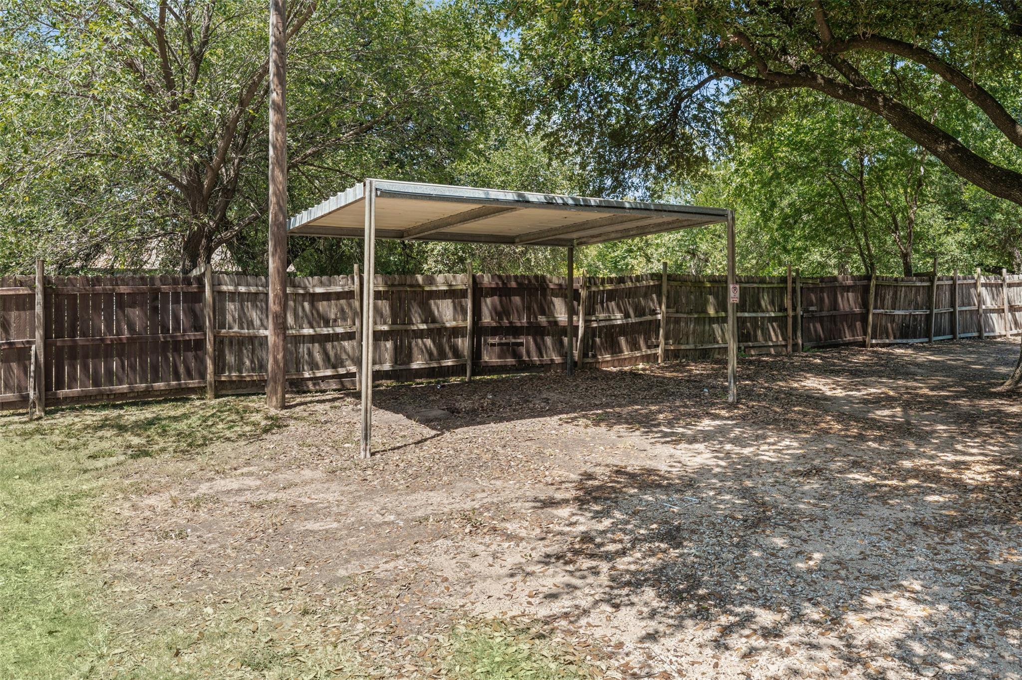 1707 Travis Ave — photo 4