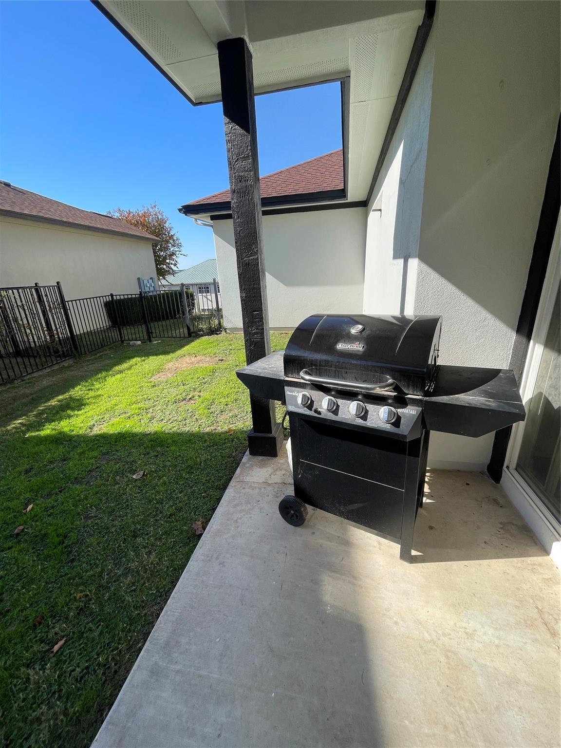 1213 Delsie DR #B — photo 3