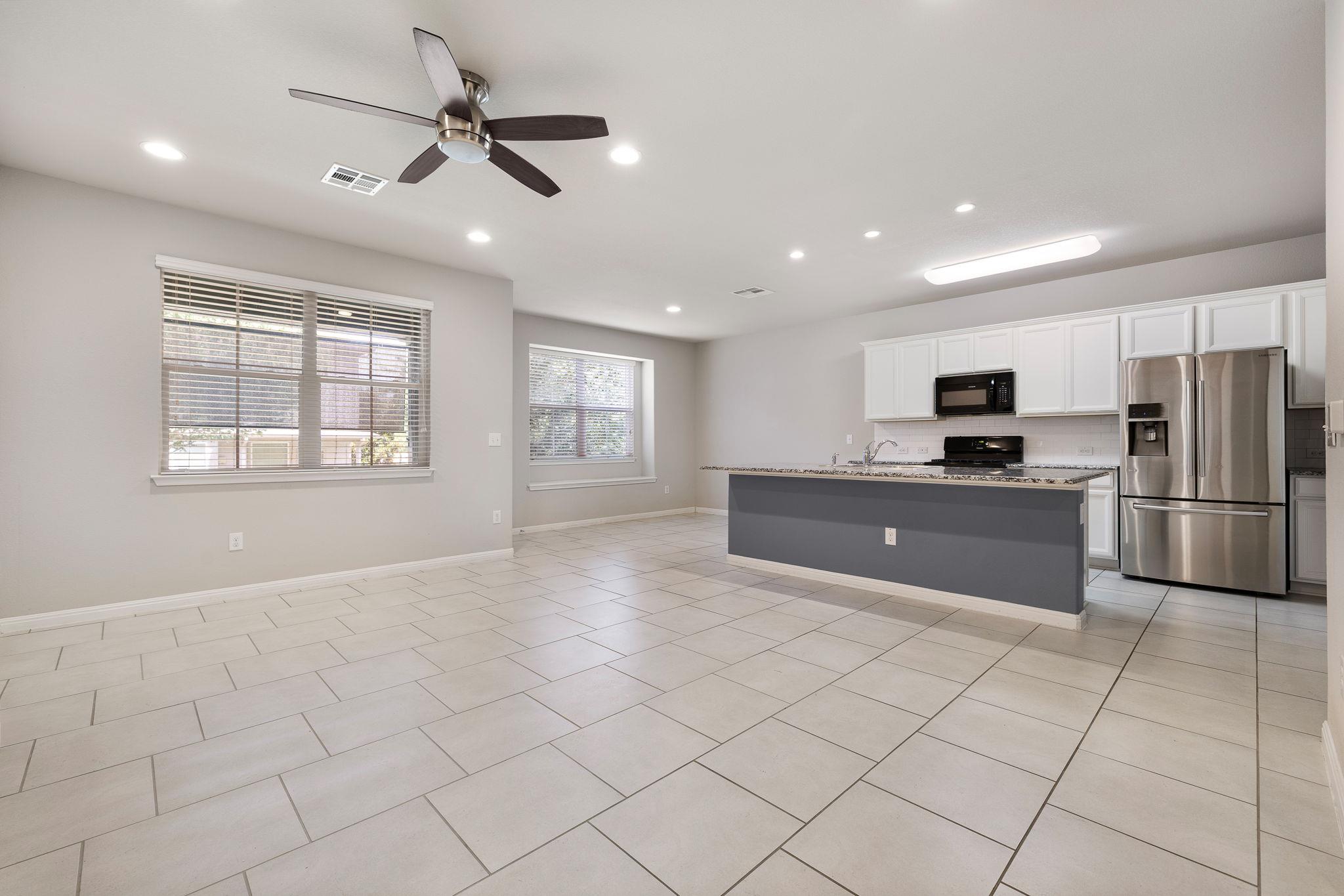 422 Epiphany LN — photo 3