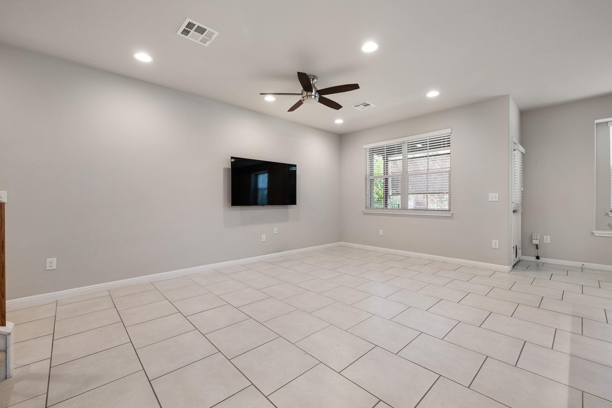 422 Epiphany LN — photo 5