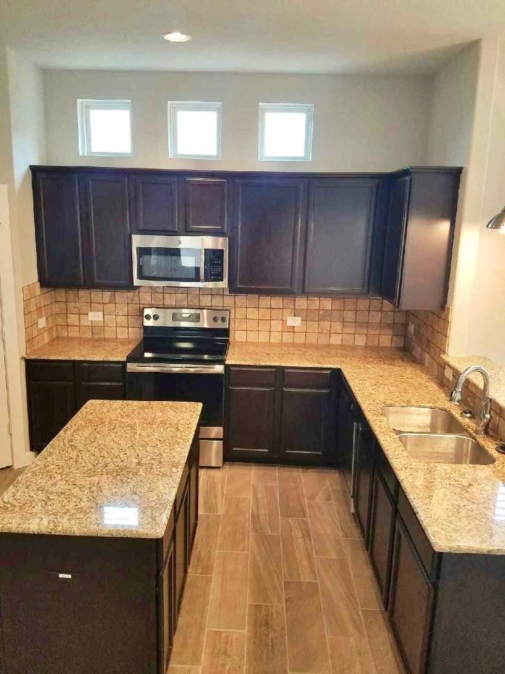 166 Lakeview CT — photo 3
