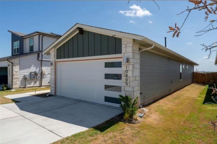 10805 Meris LN — photo 3