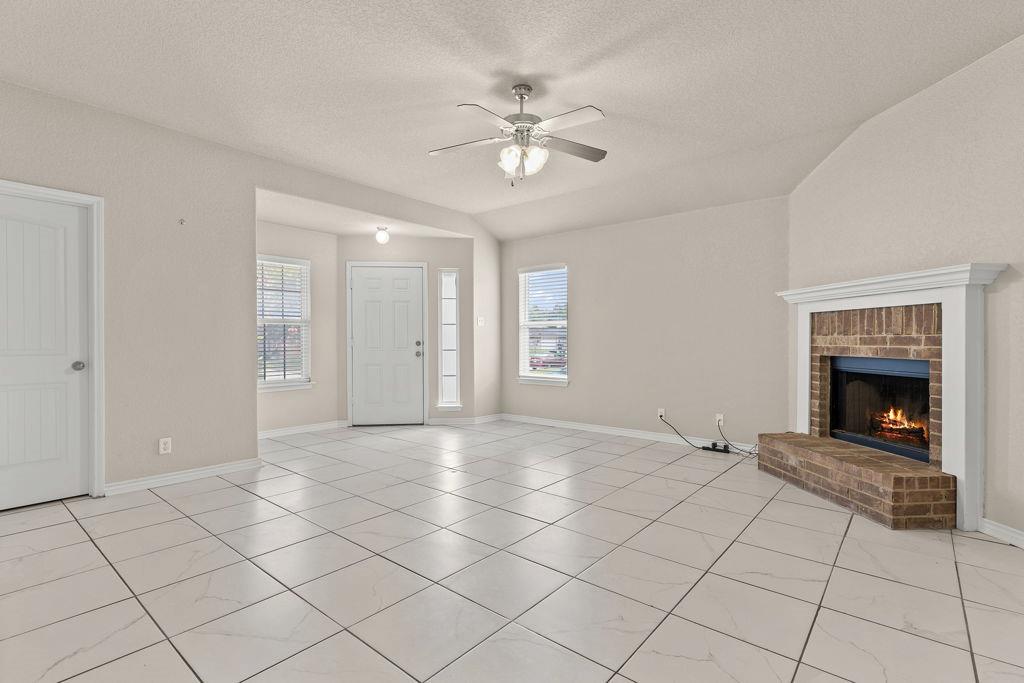 4703 Stonehaven DR — photo 4