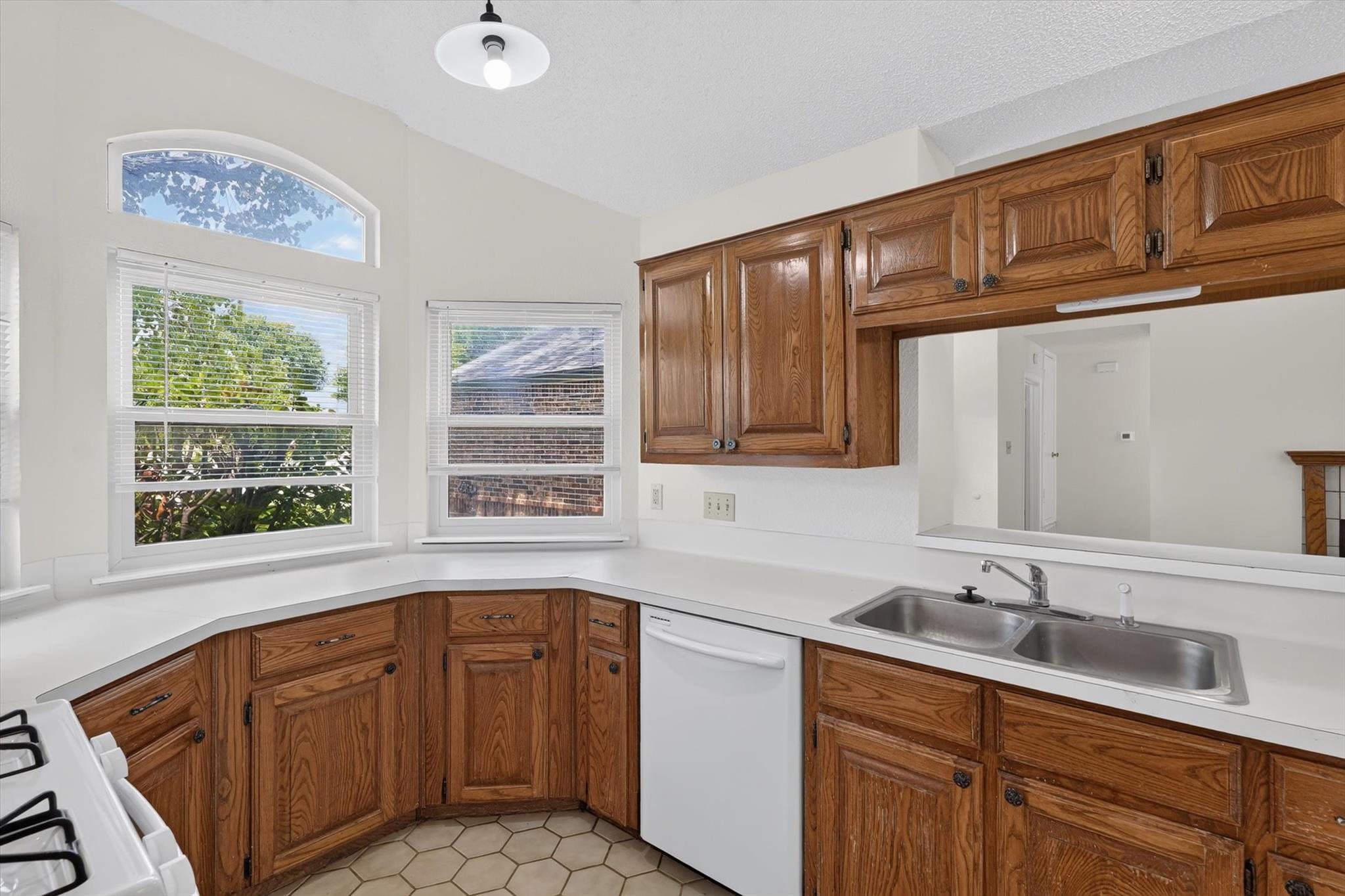 2118 Elder PL — photo 4