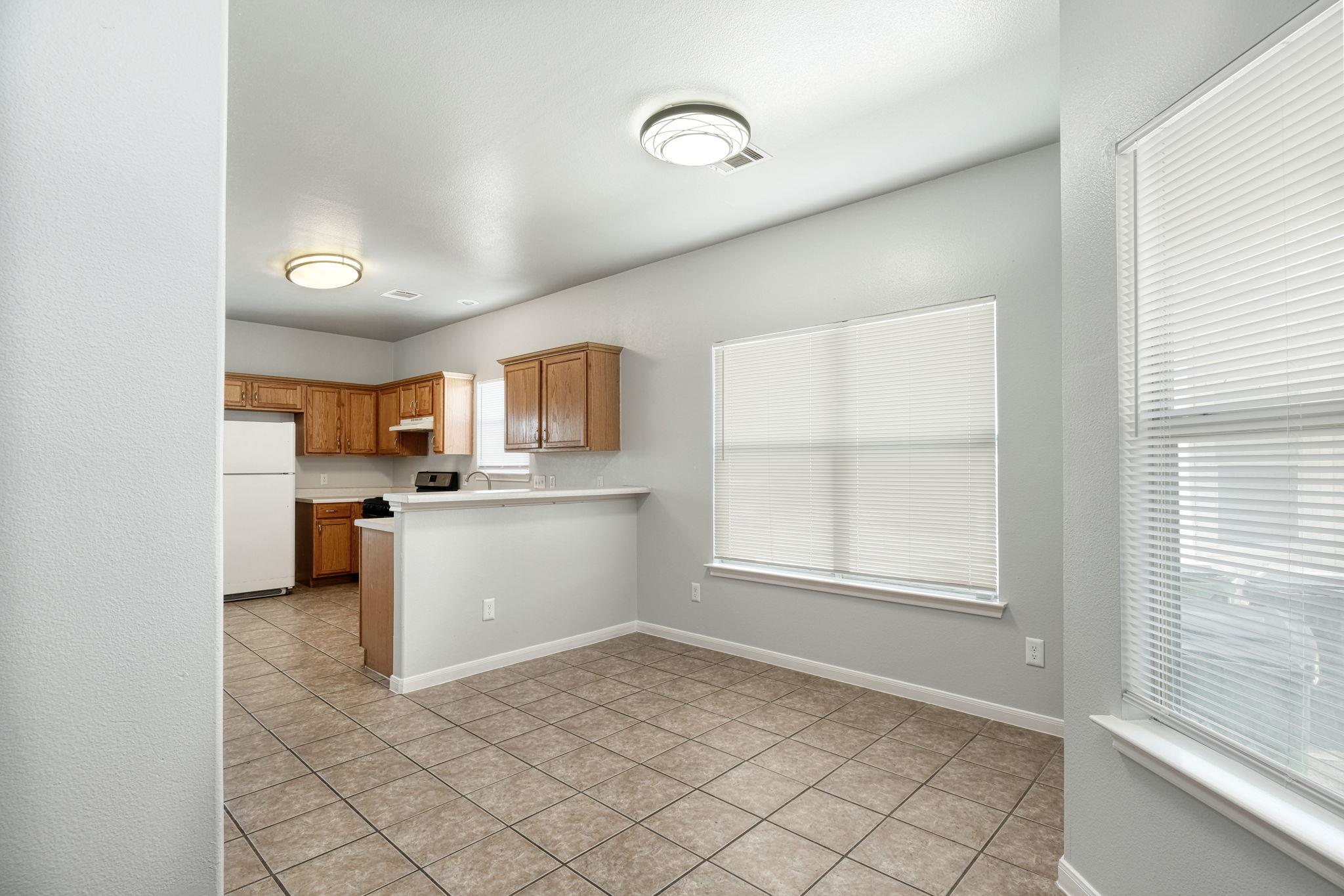 2802 SOUTHAMPTON WAY #A — photo 3