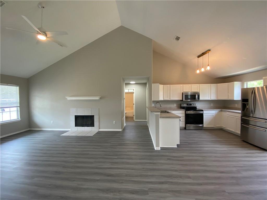 504 Debra DR — photo 3