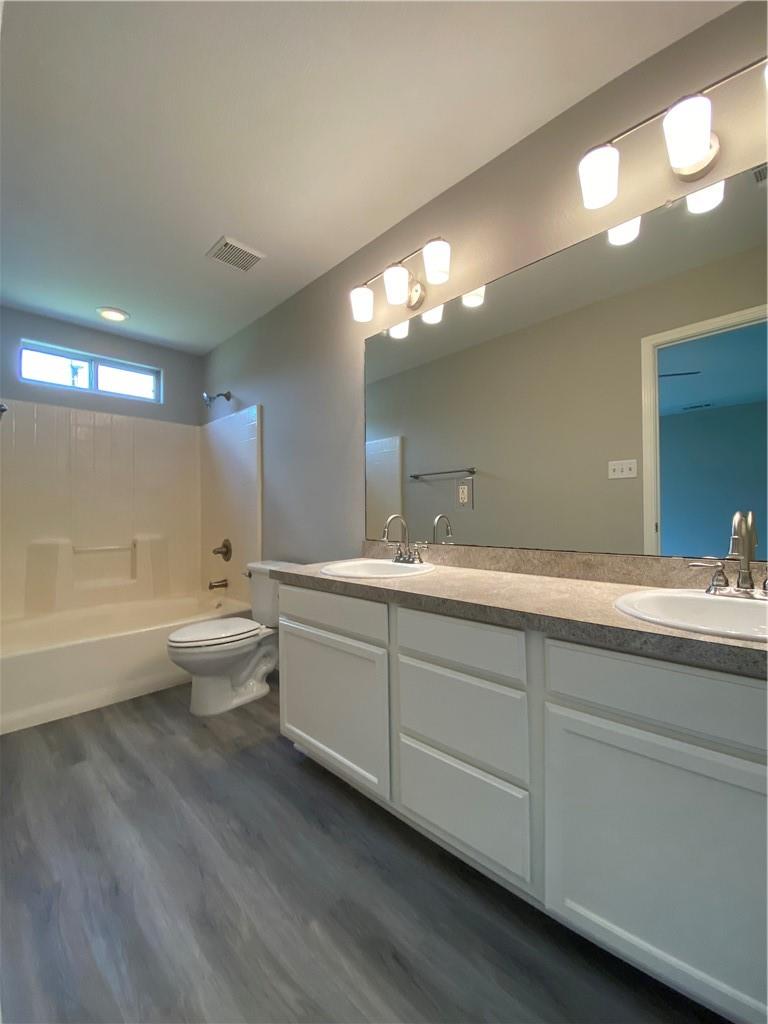 504 Debra DR — photo 5