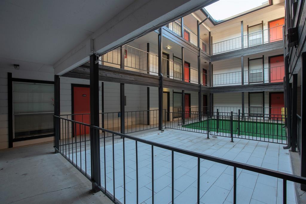 2803 Hemphill PARK #B-201 — photo 4