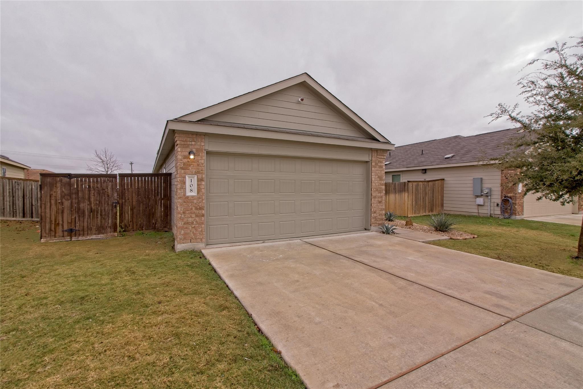108 Circle WAY — photo 4