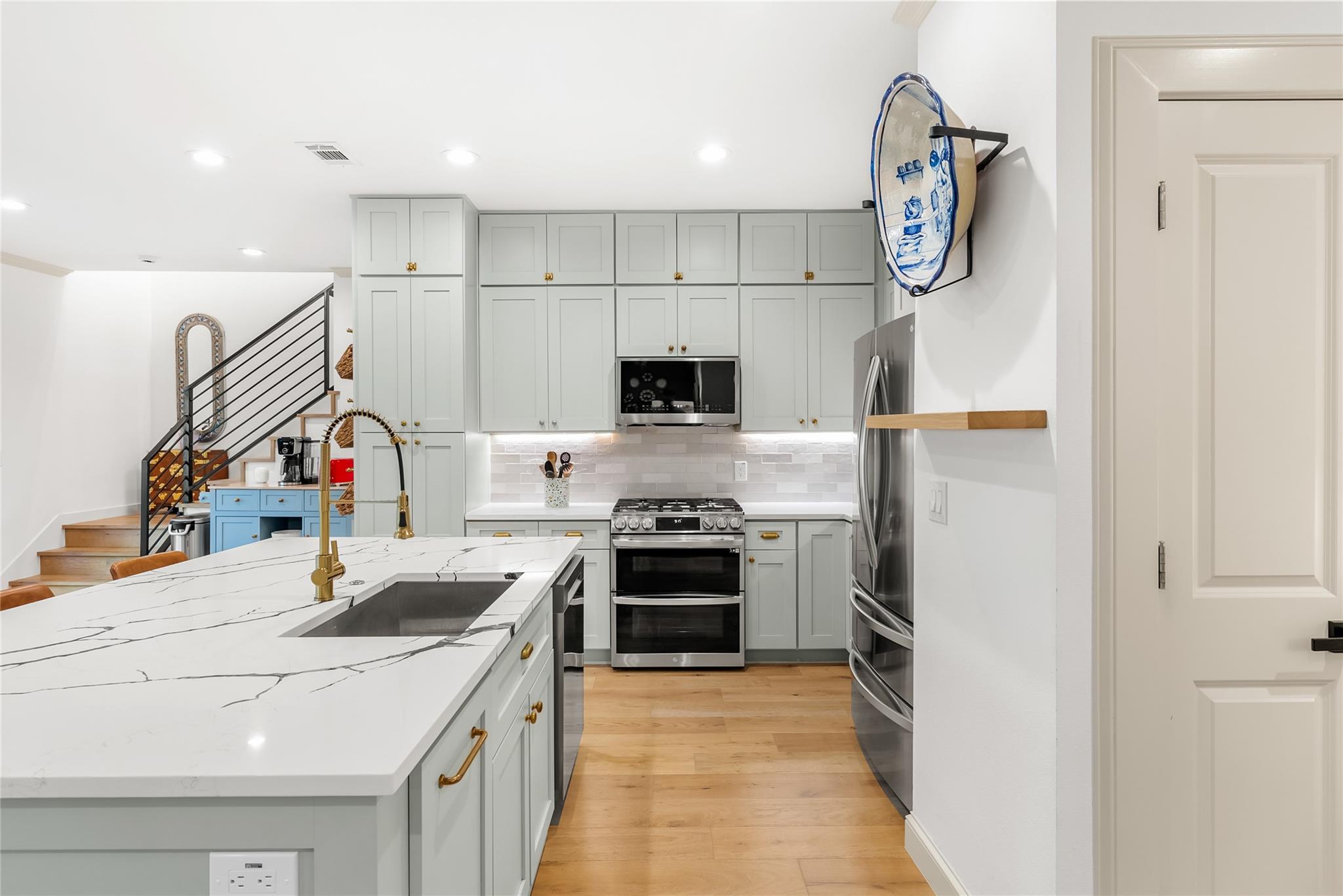 5914 Salcon Cliff DR — photo 3