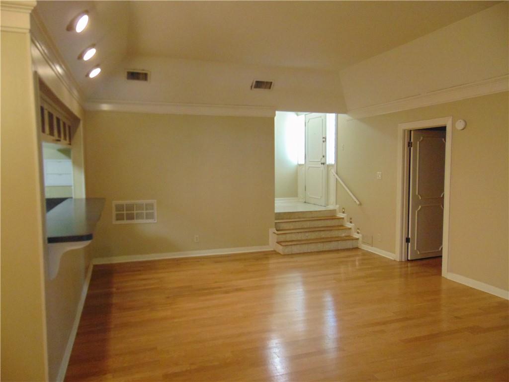 2516 Enfield RD #101 — photo 4