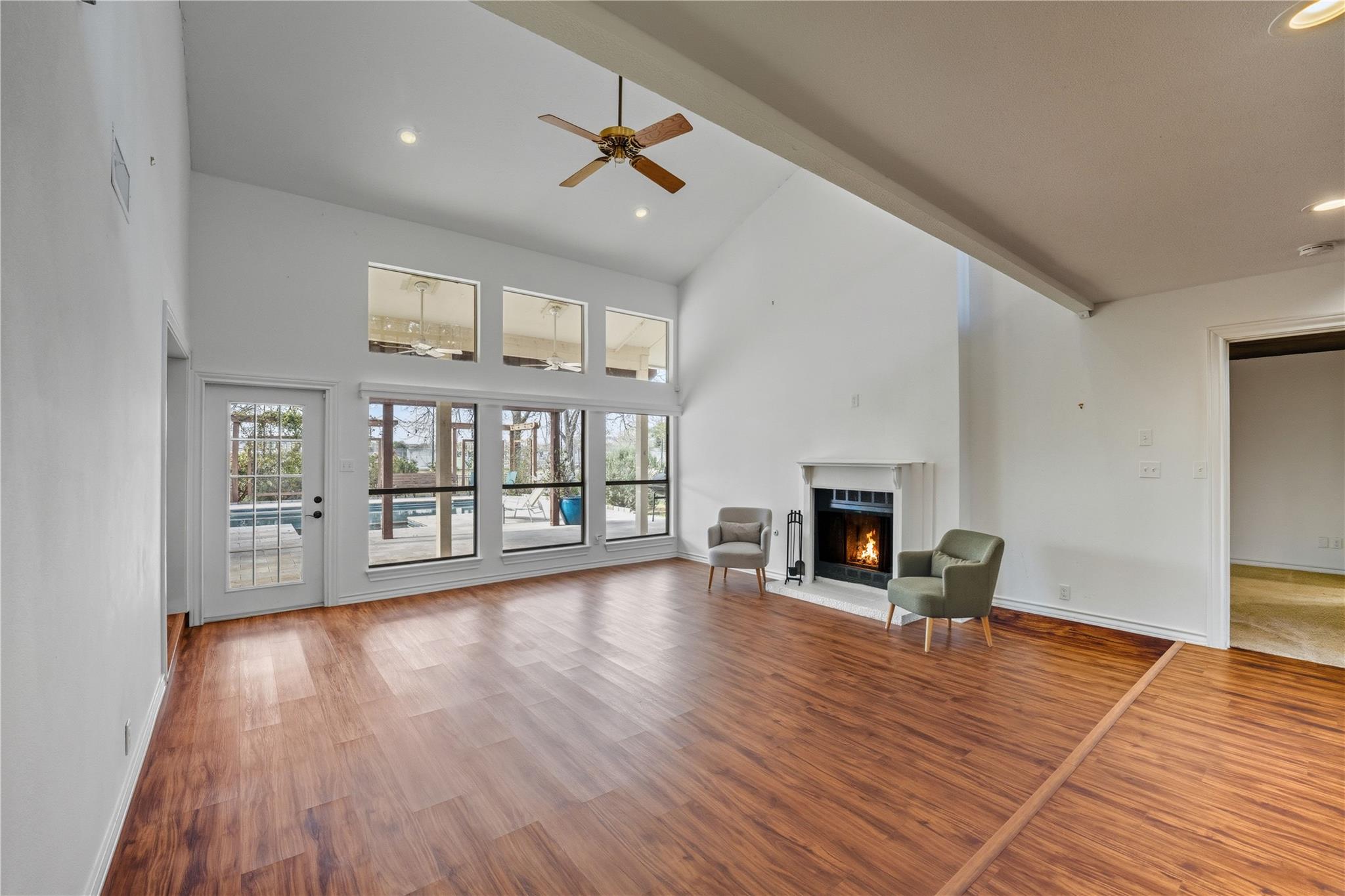 640 College ST — photo 3