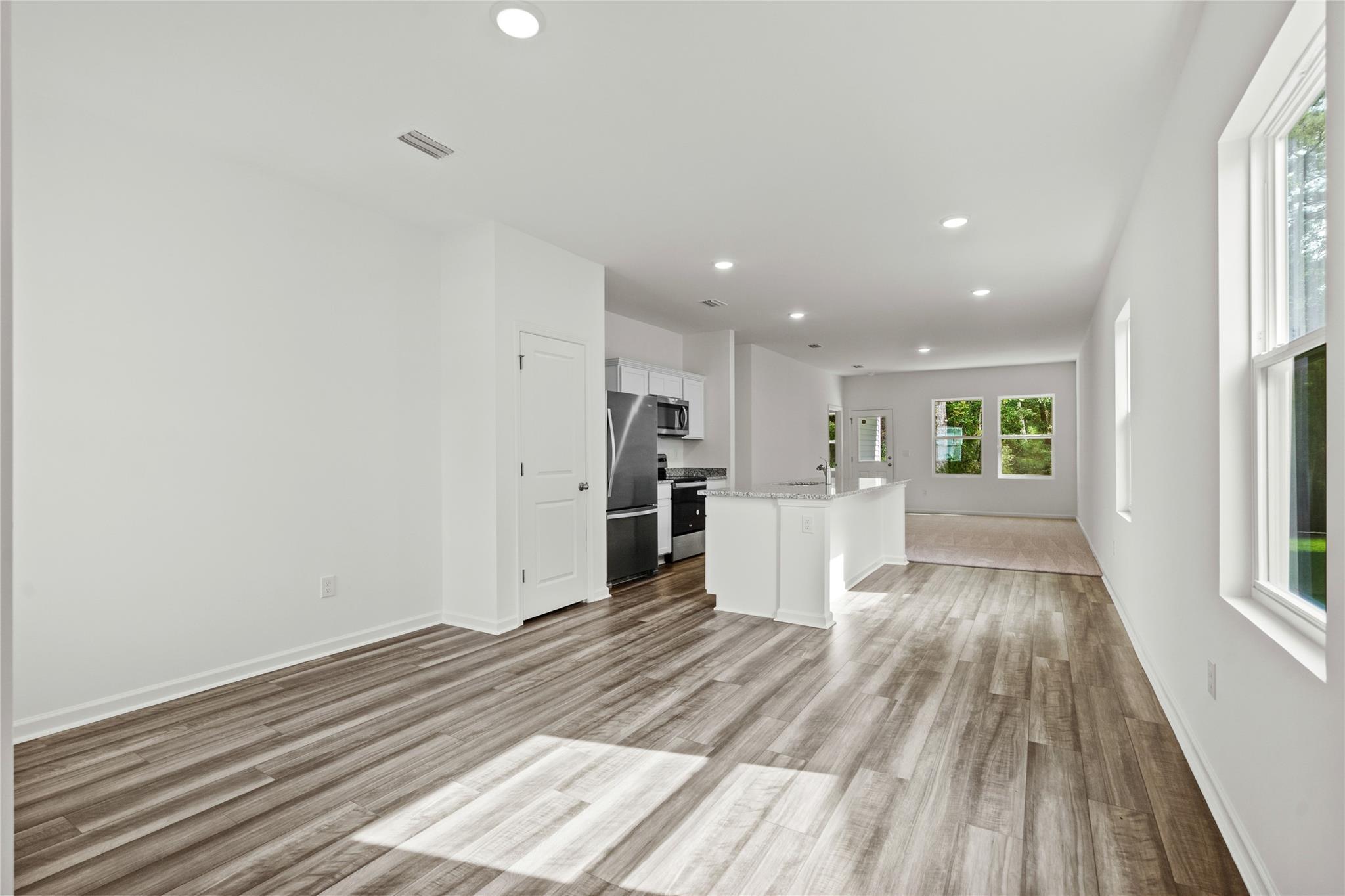 302 Sunlight Lake BLVD — photo 5