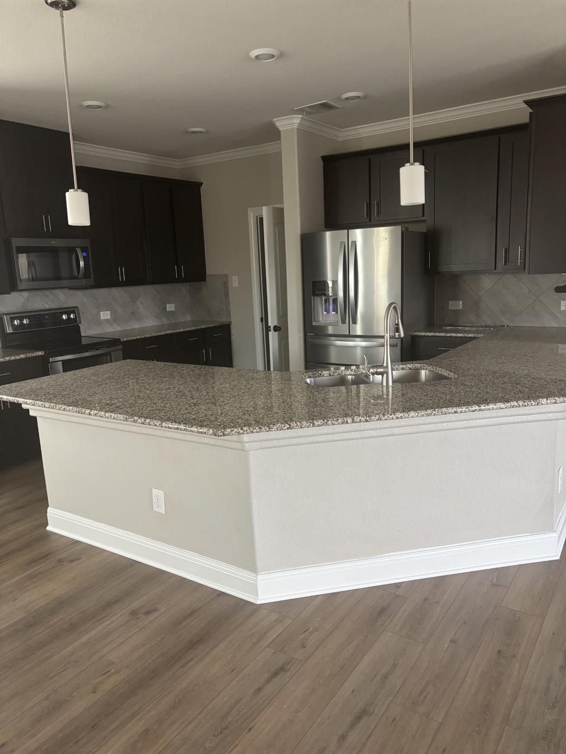 220 Rocroi DR — photo 5