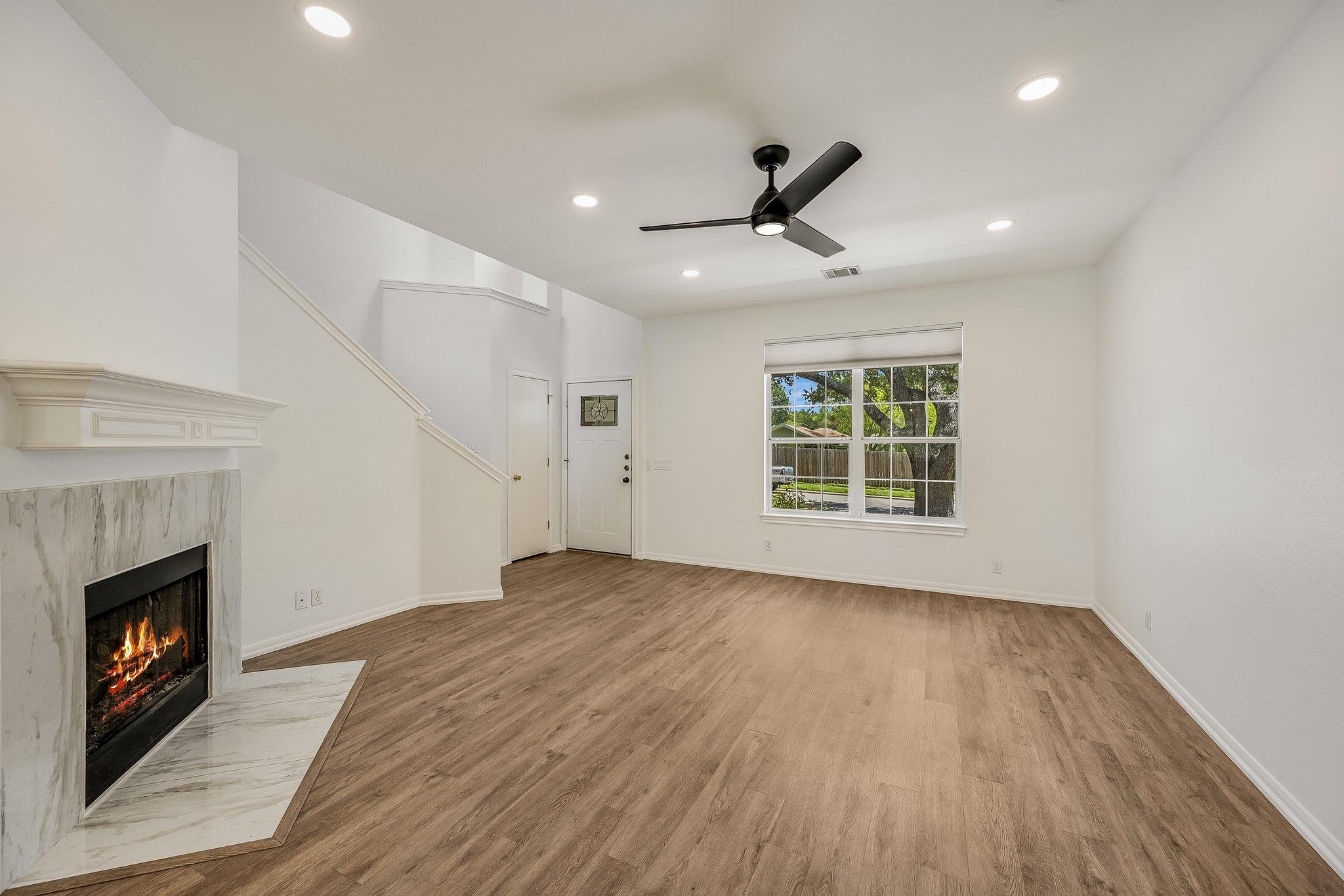 537 Roseberry ST — photo 3