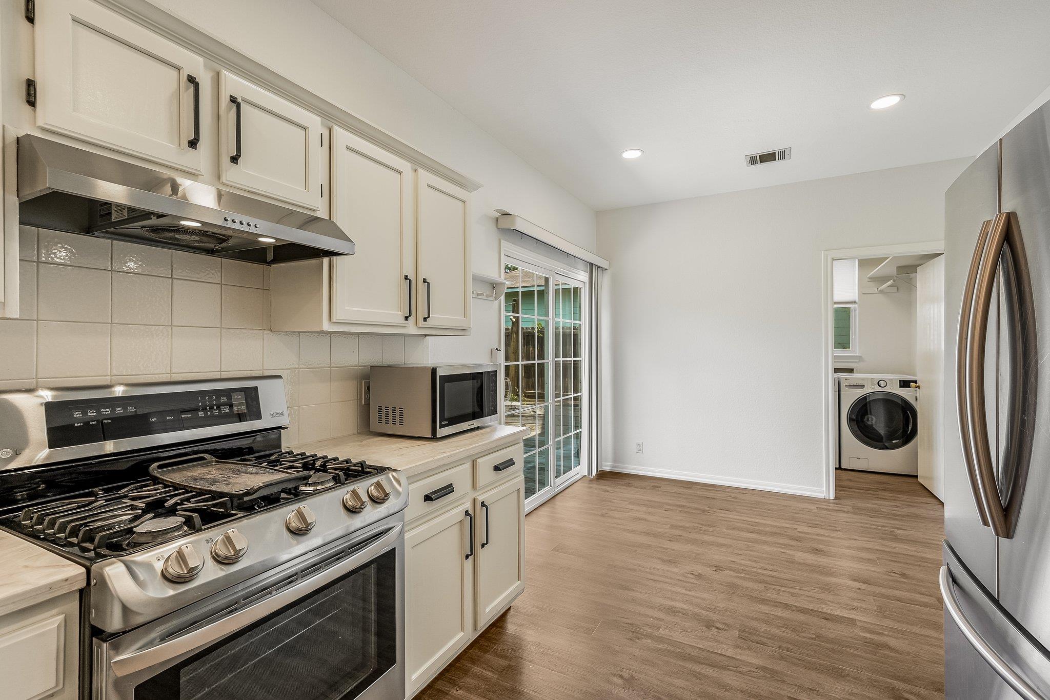 537 Roseberry ST — photo 5