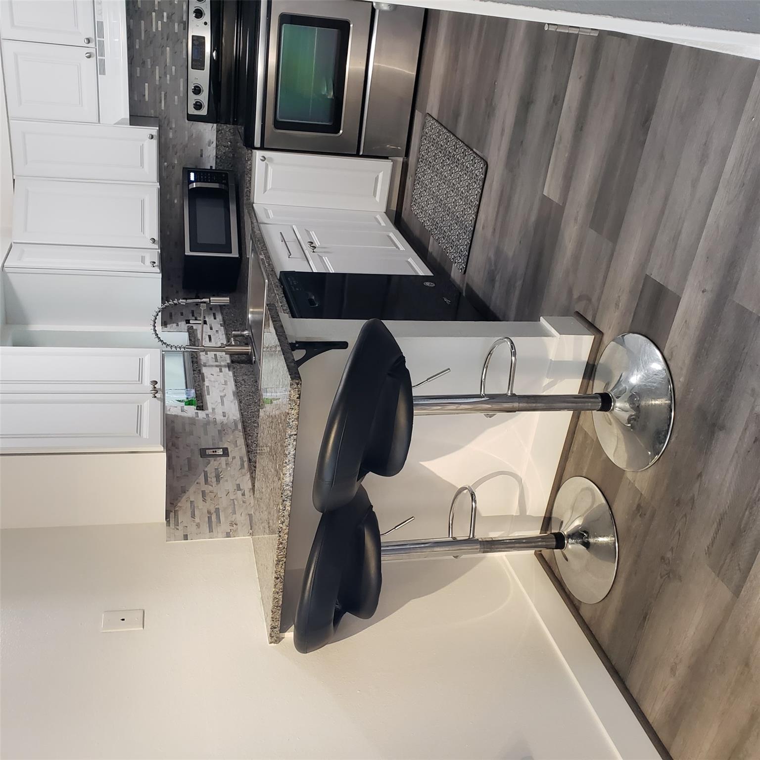 923 Vance Jackson RD #504 — photo 4