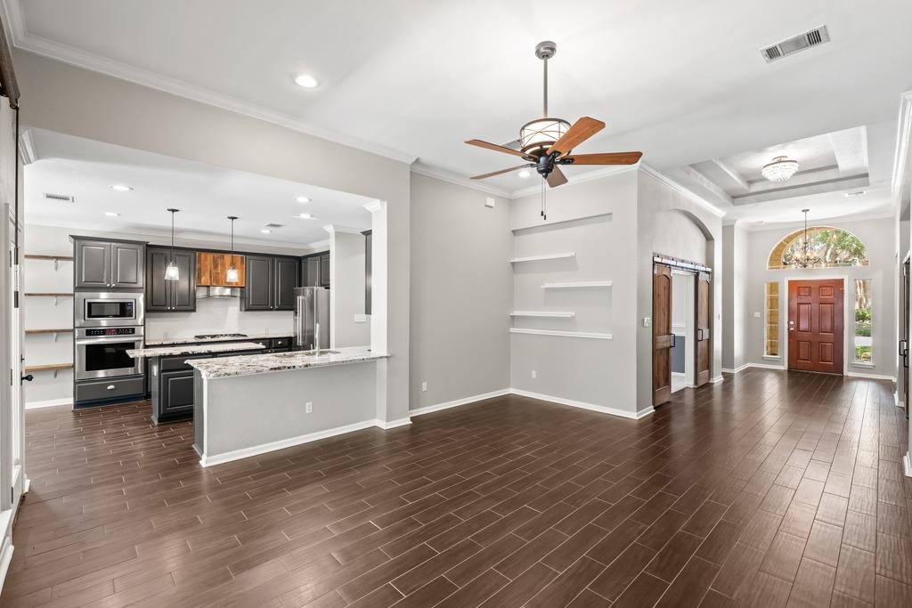 2602 Henley DR — photo 4