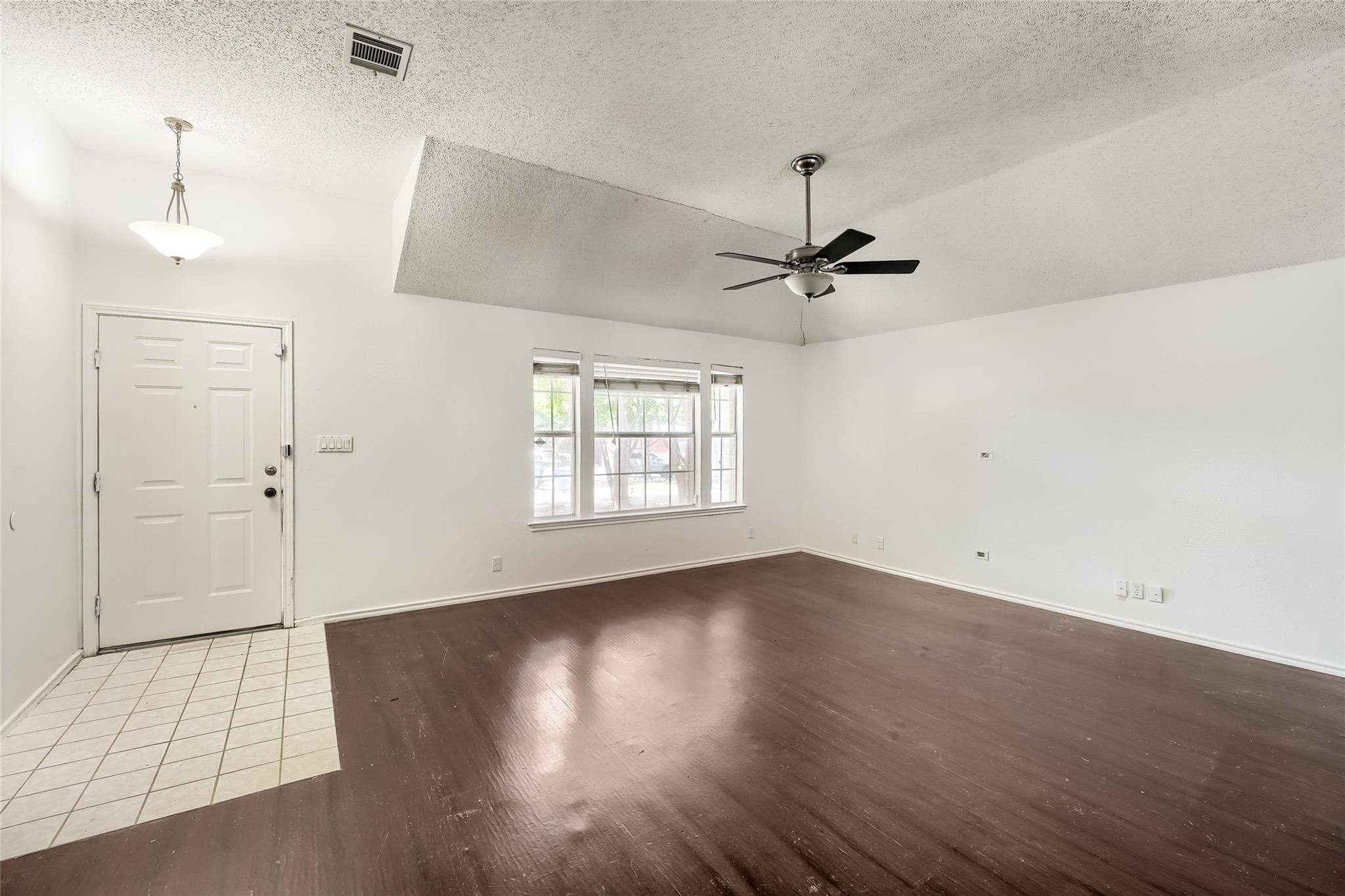20801 Trotters LN — photo 3