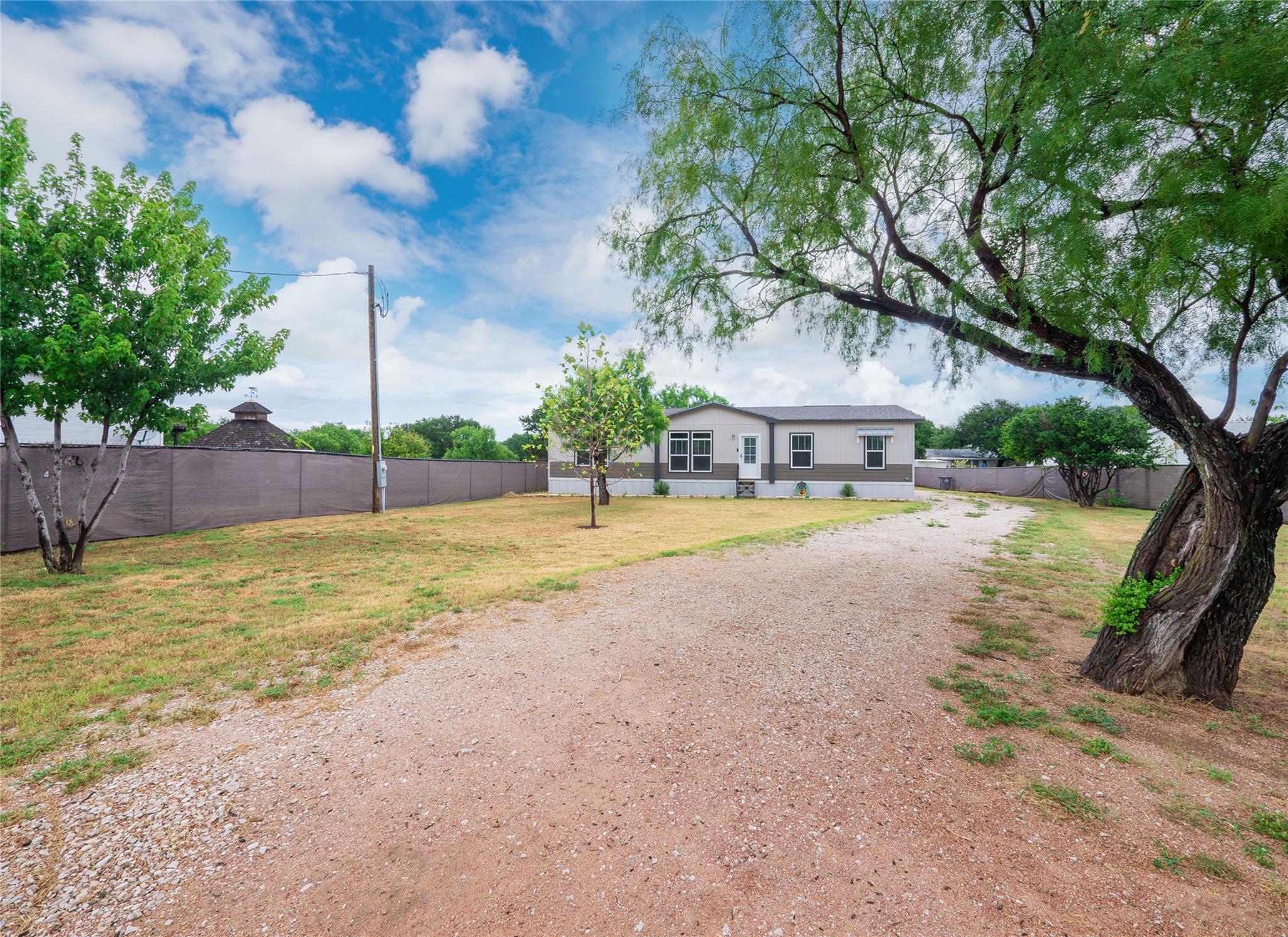 1106 Hi Line DR — photo 3