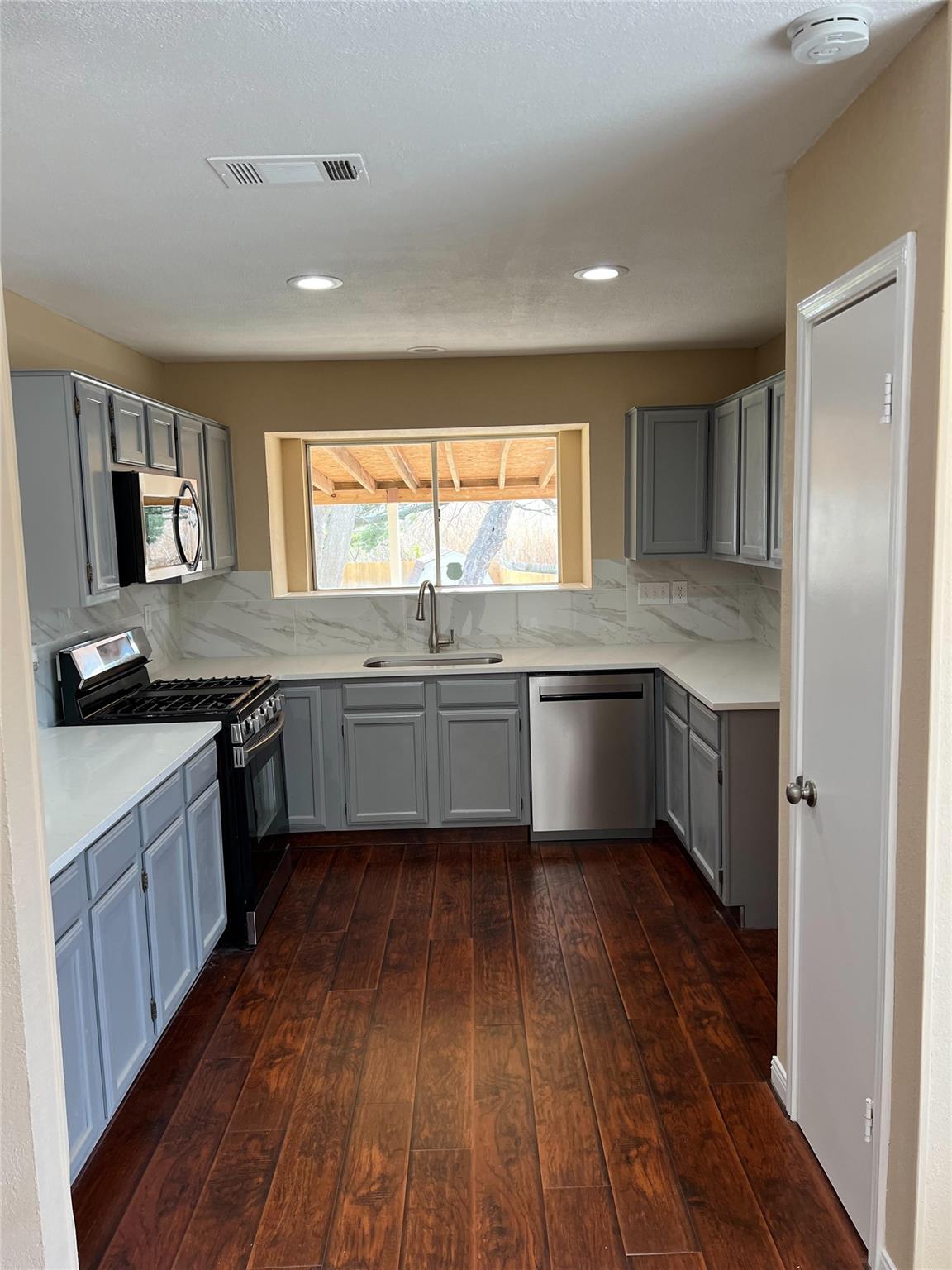 711 Pigeon Forge RD — photo 3