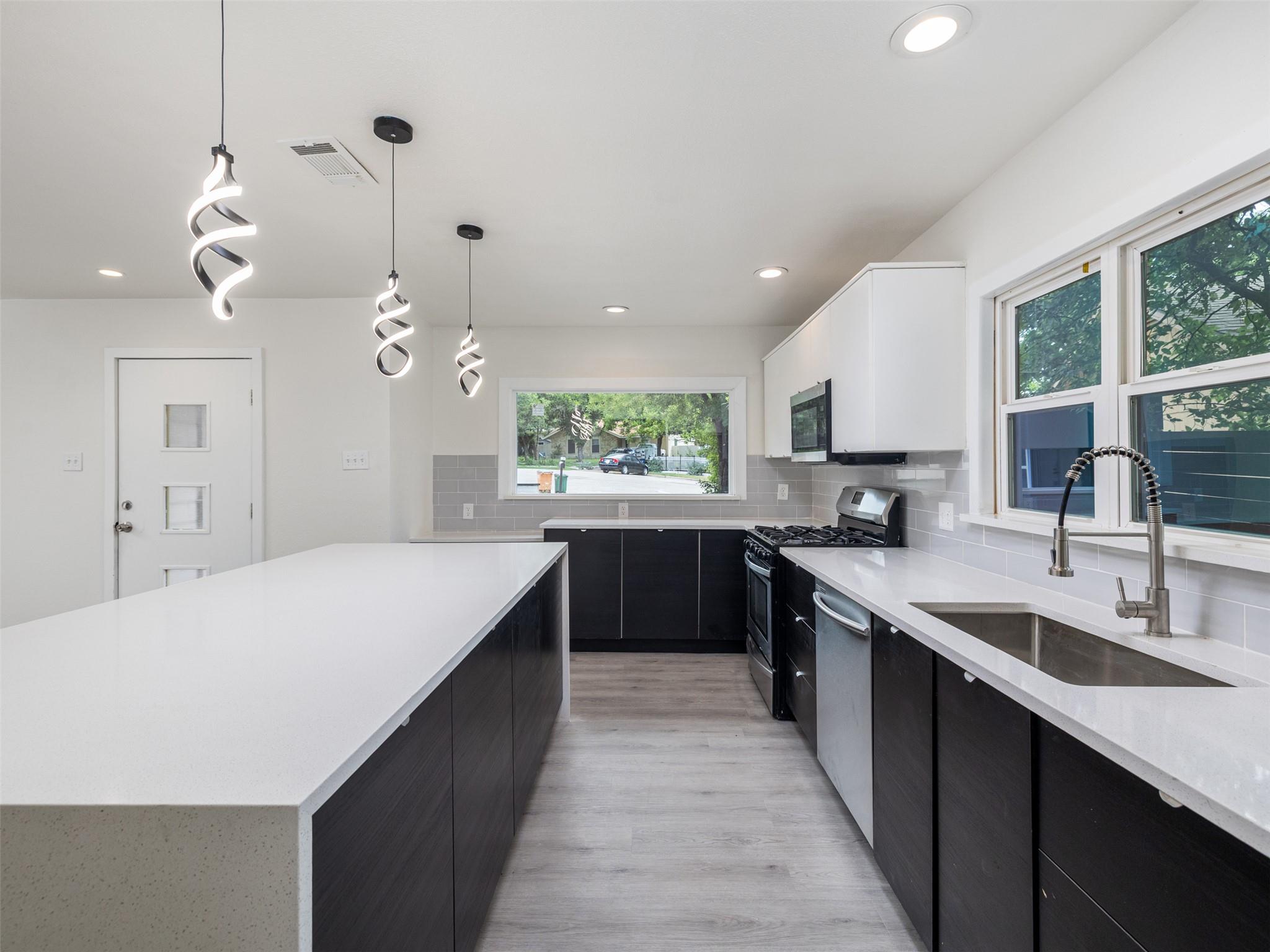 6702 Rockridge CT — photo 4