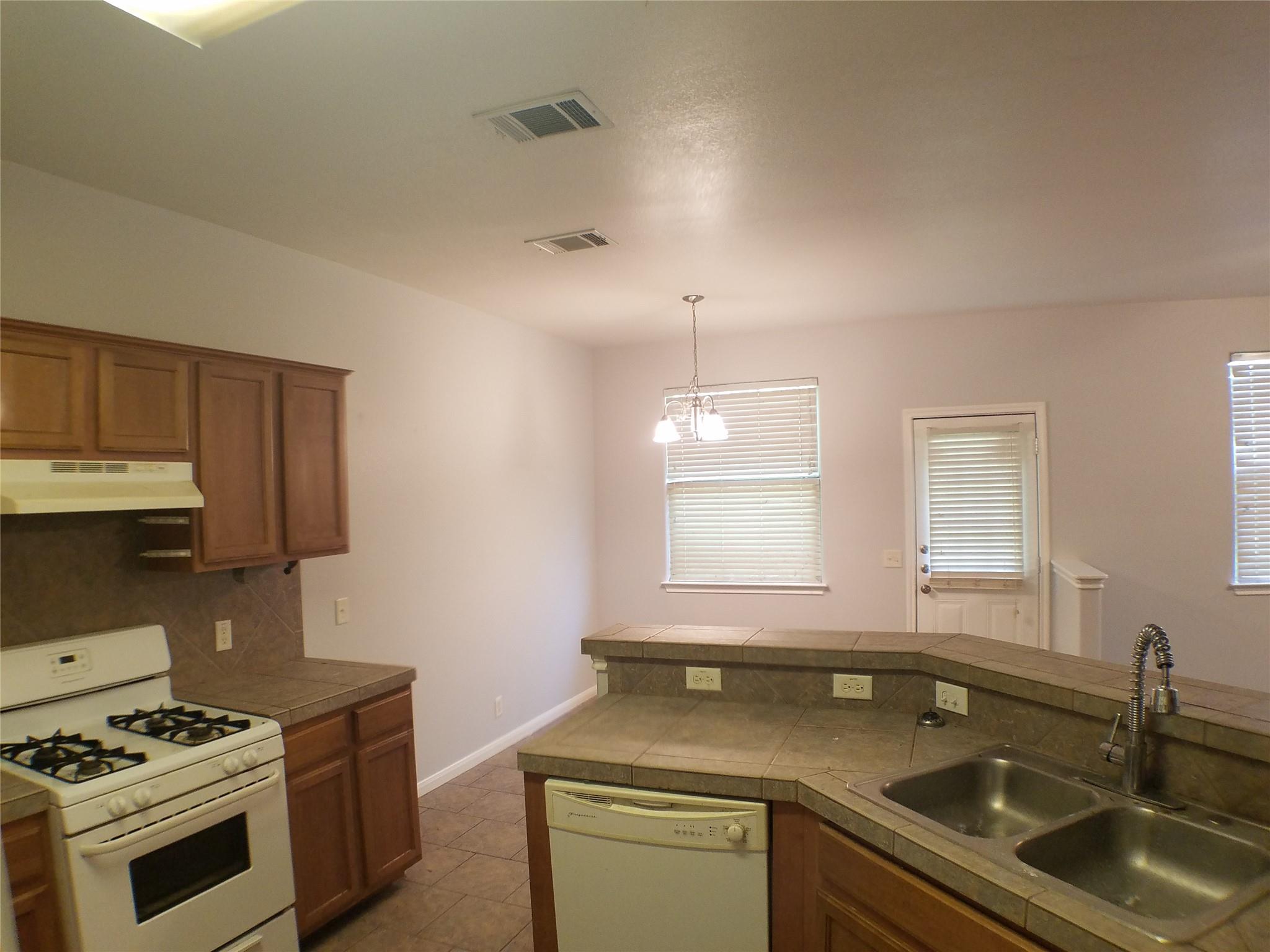 2500 Allred DR #B — photo 4