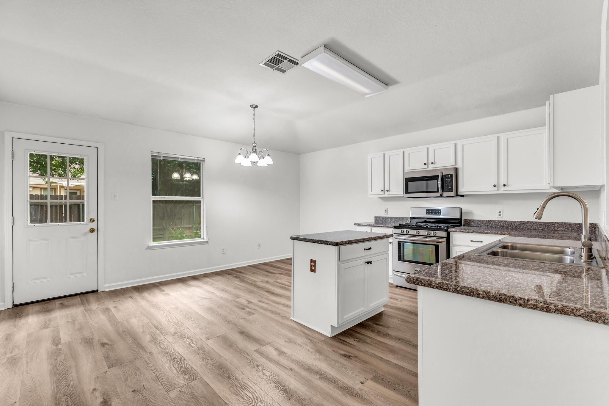 609 Golden Gate DR — photo 3
