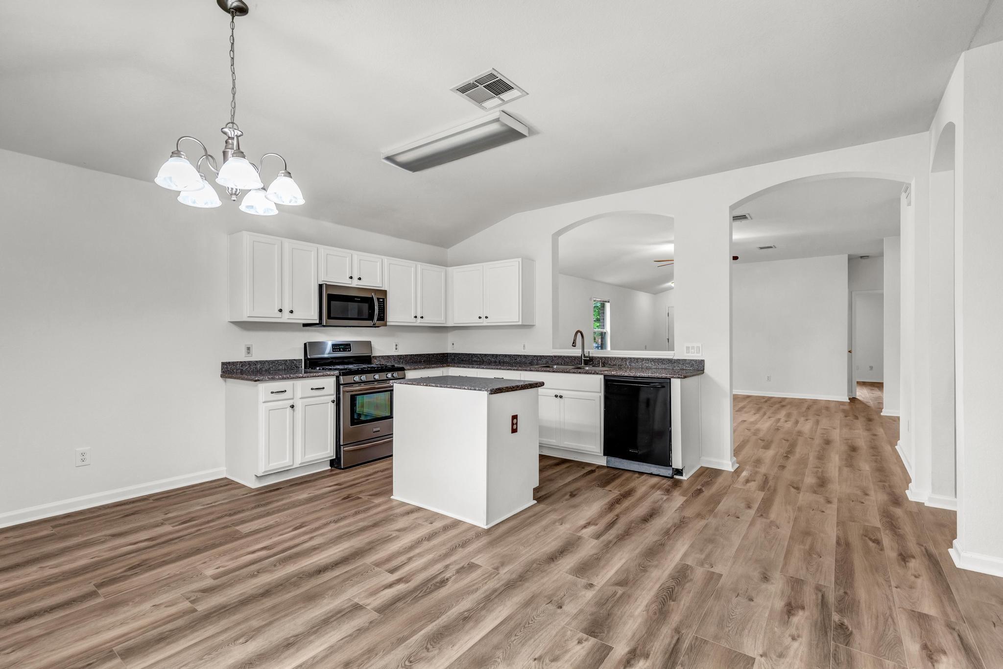 609 Golden Gate DR — photo 4