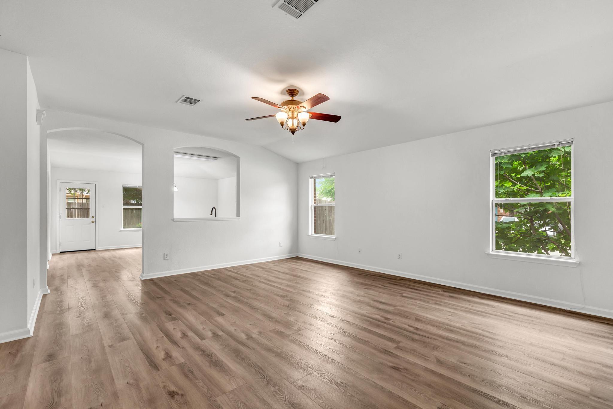 609 Golden Gate DR — photo 5