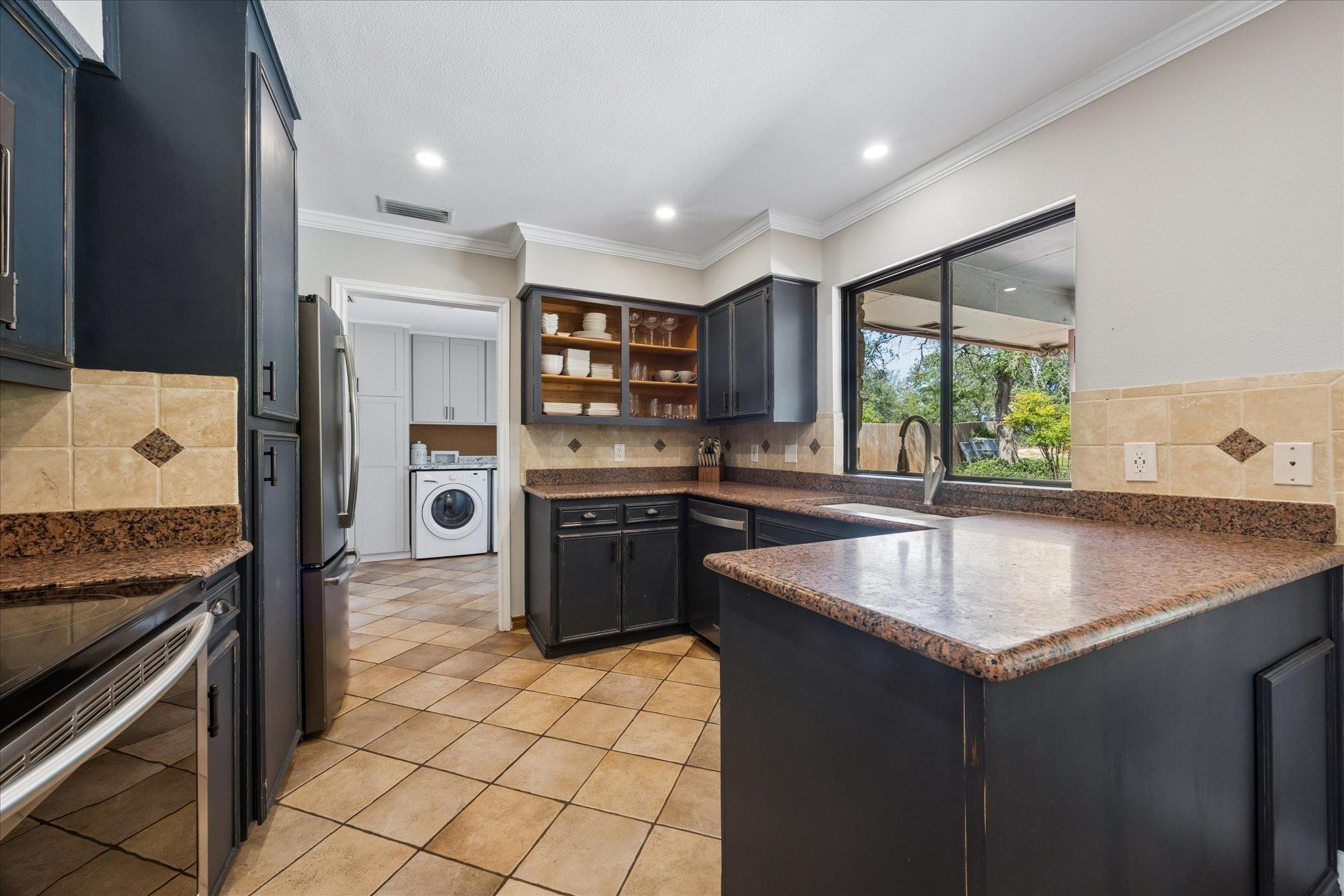 208 Maple DR — photo 3