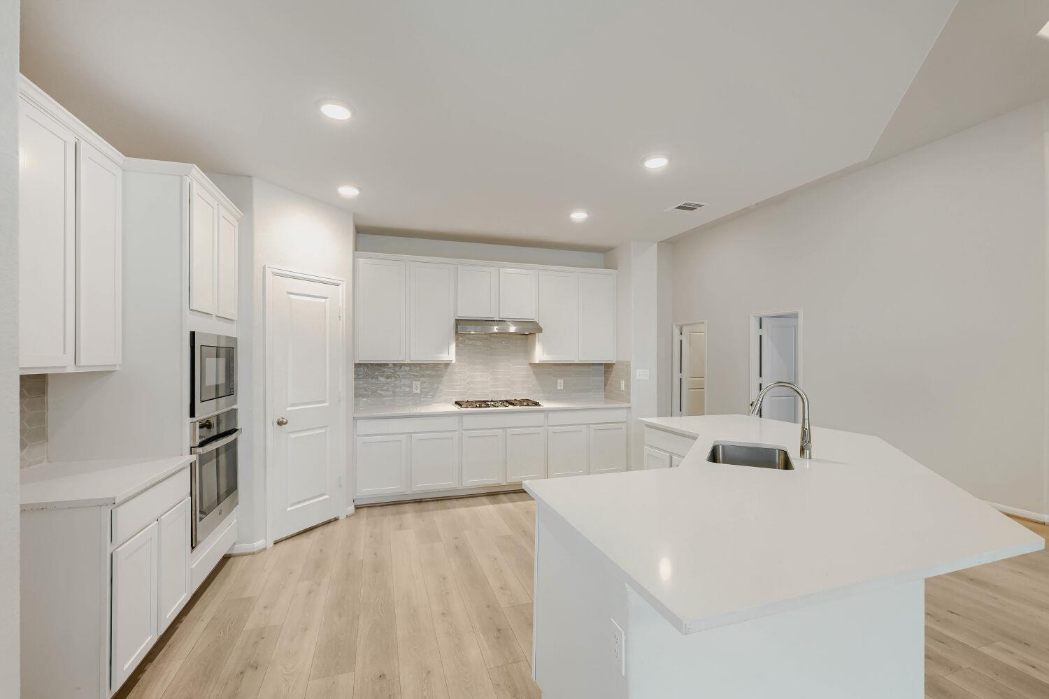137 Switch Bud DR — photo 4