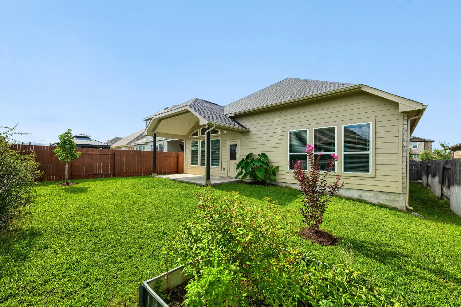 137 Switch Bud DR — photo 5