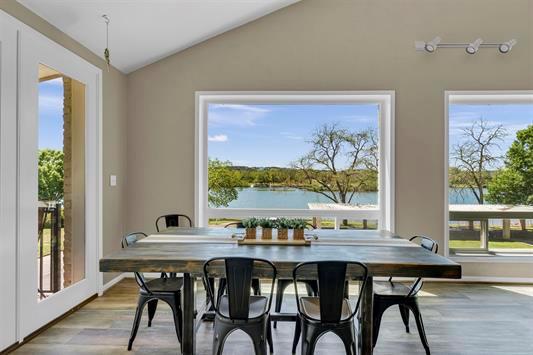 319 Meadowlakes DR — photo 3