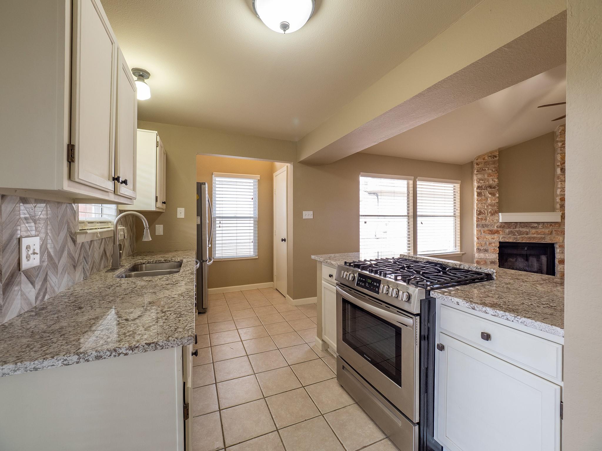 16829 Whitebrush LOOP — photo 4