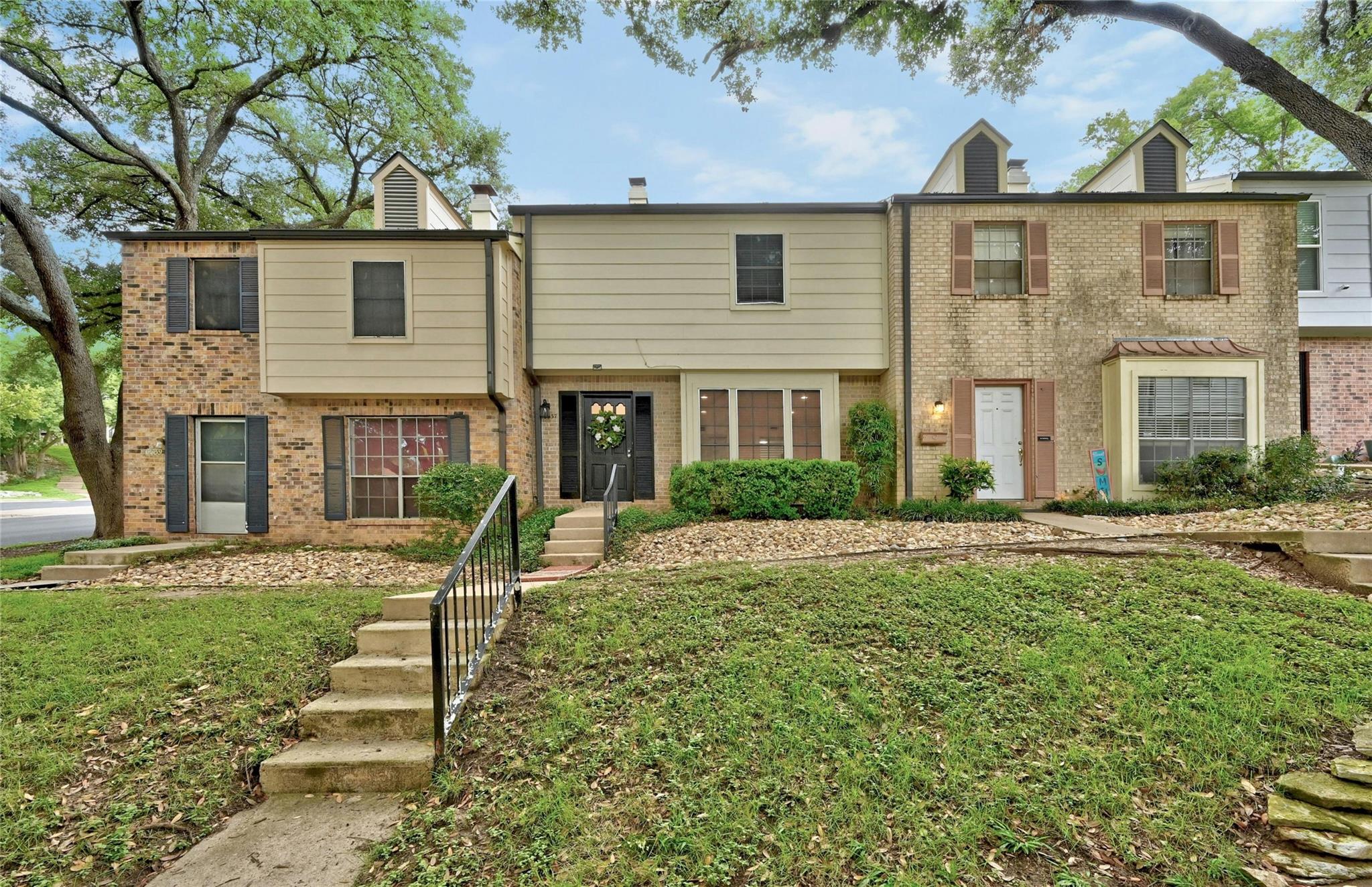 6637 Valleyside RD — photo 3