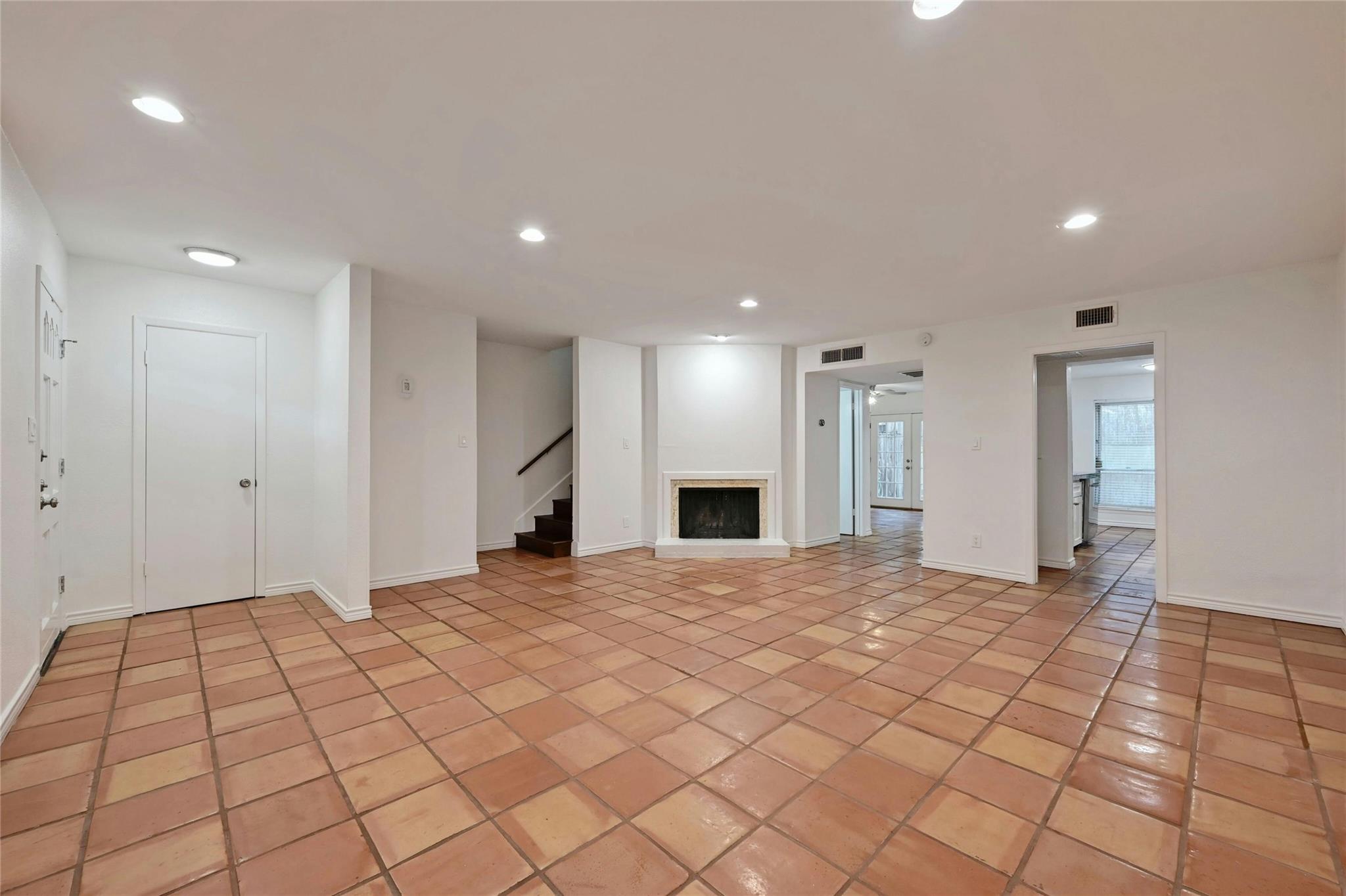 6637 Valleyside RD — photo 5