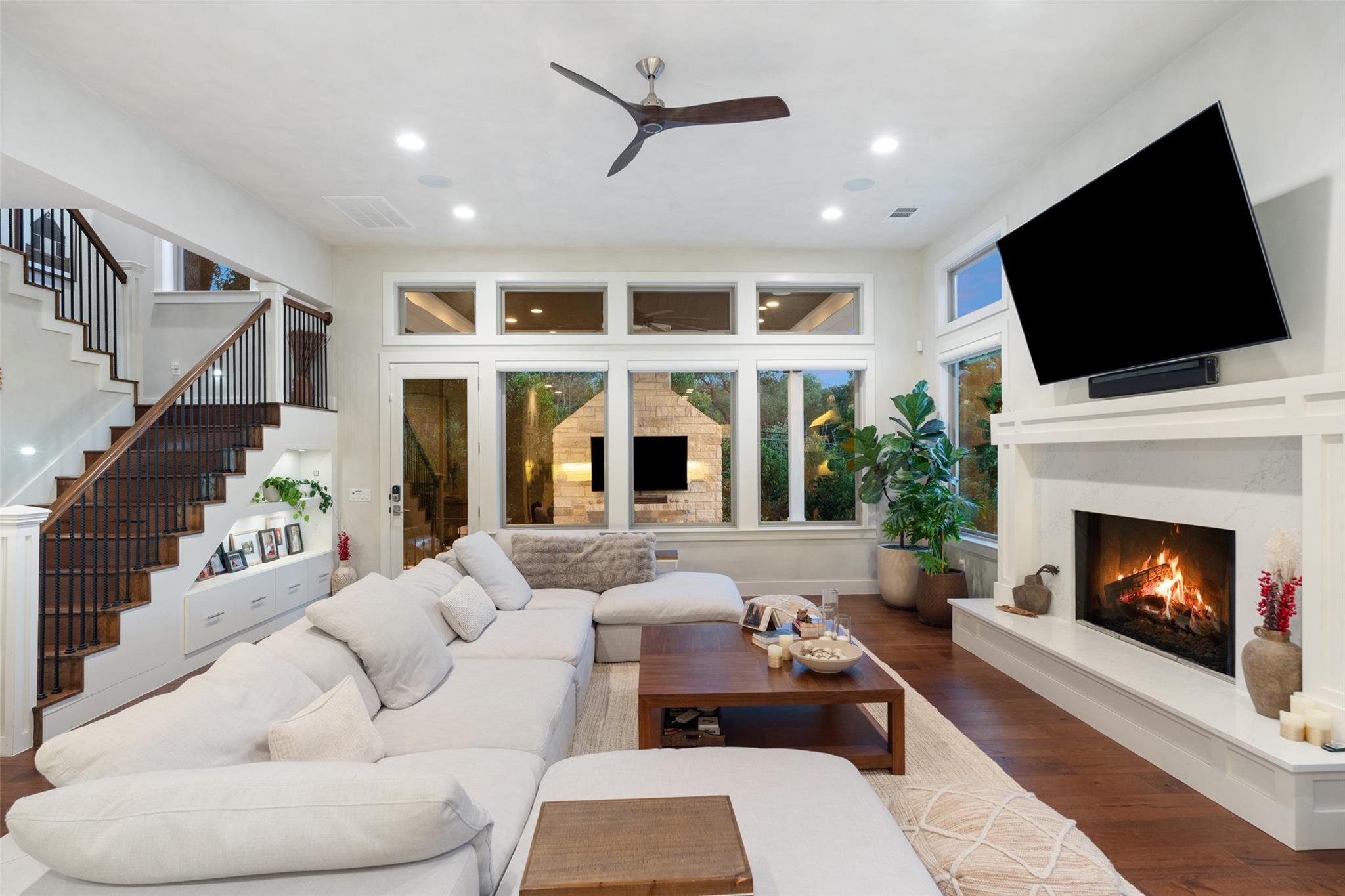 1002 Meriden LN — photo 4
