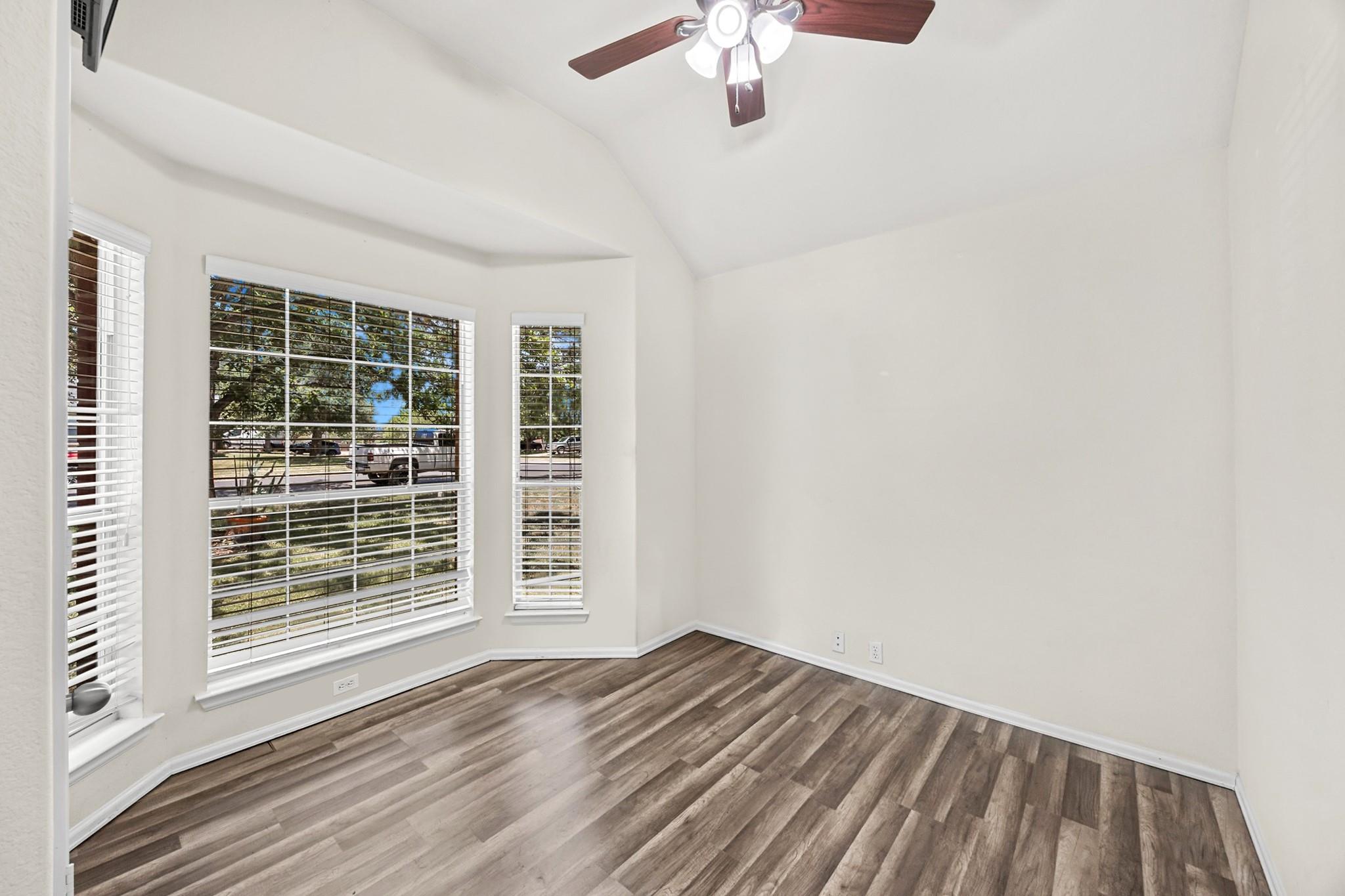 437 Hometown PKWY — photo 4
