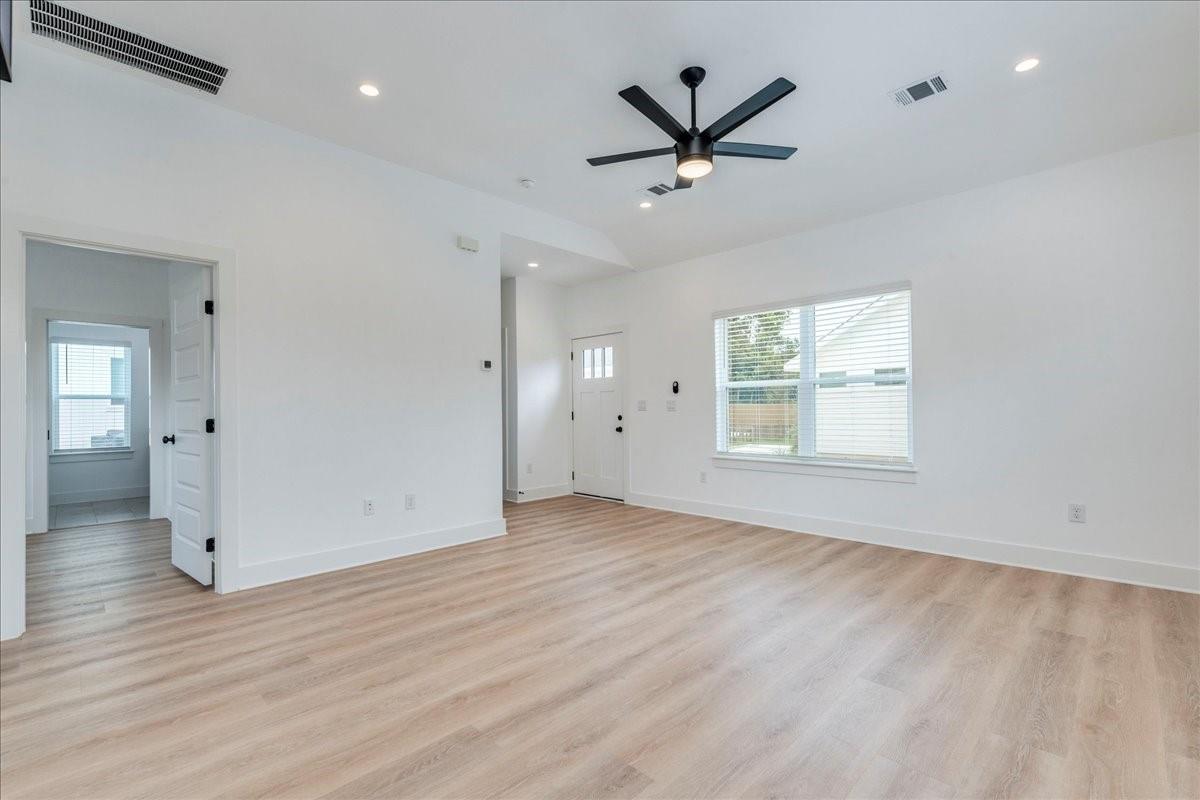 525 Main ST — photo 5