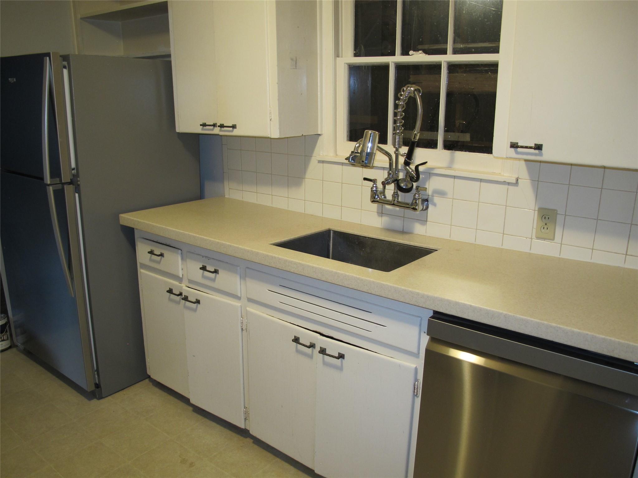 7 Scott CRES — photo 3