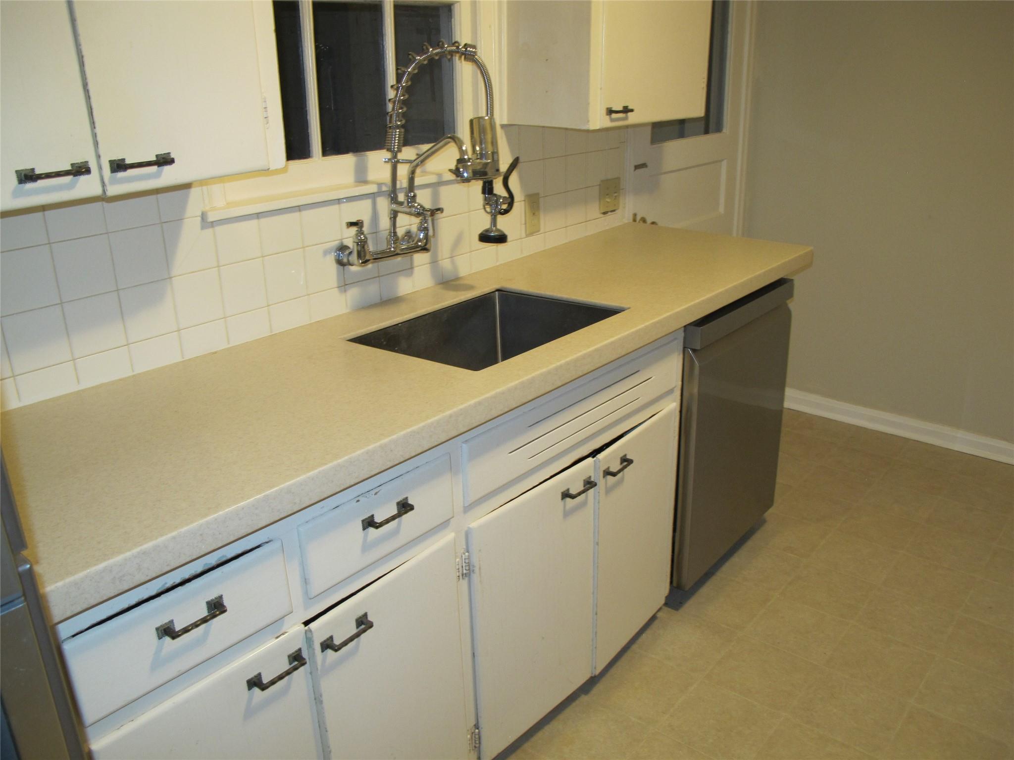 7 Scott CRES — photo 4