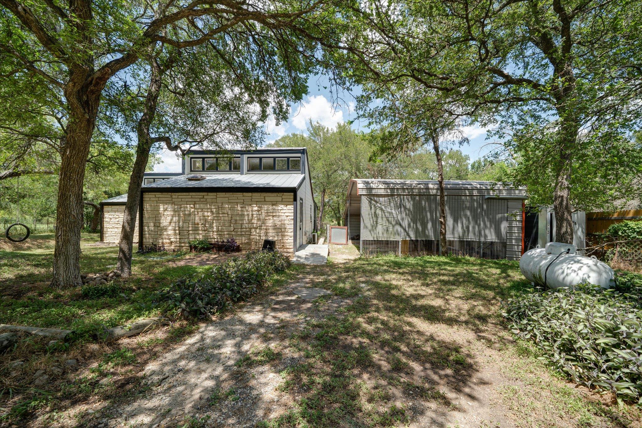 150 Lakeview DR — photo 3