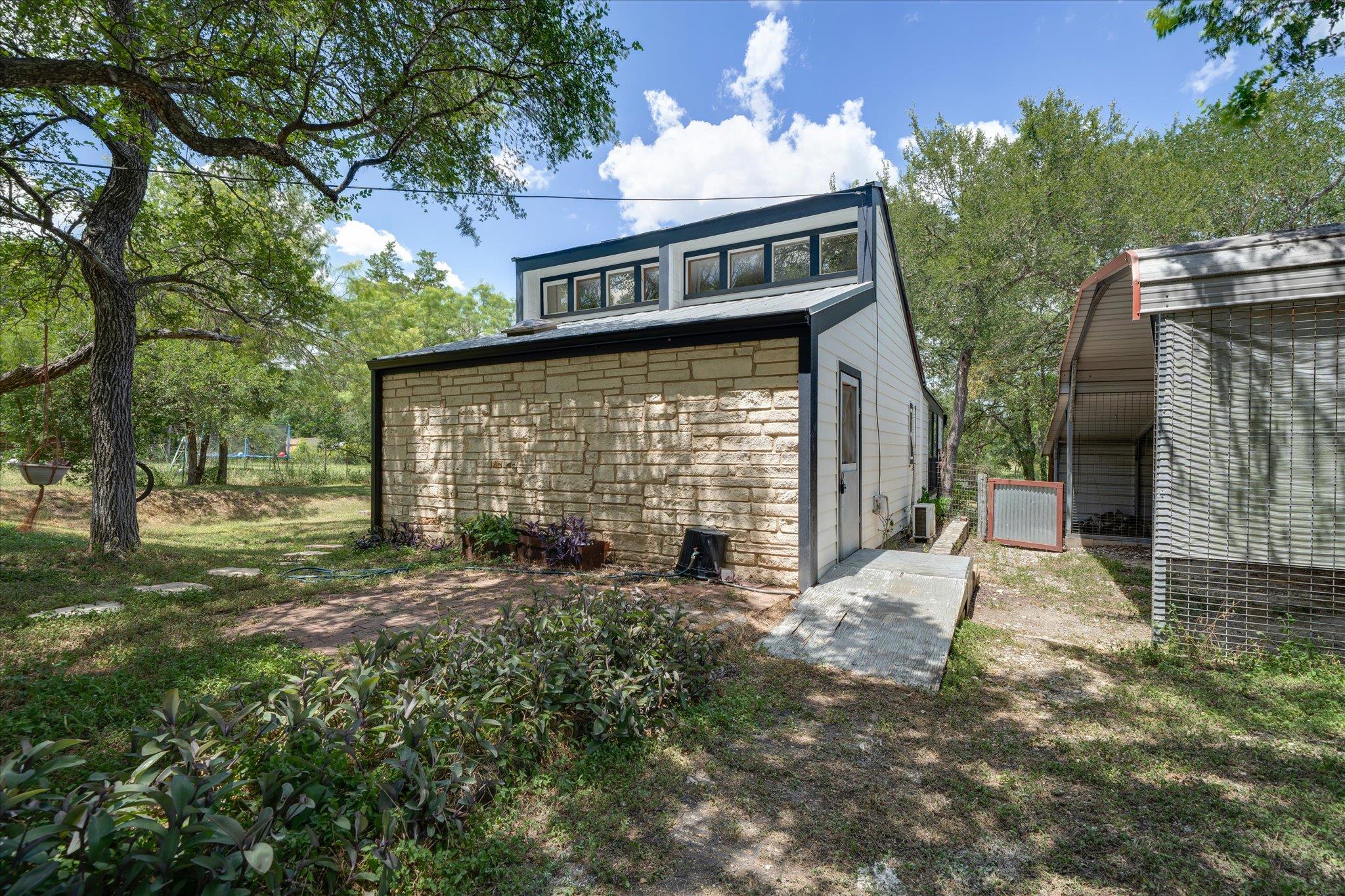 150 Lakeview DR — photo 4